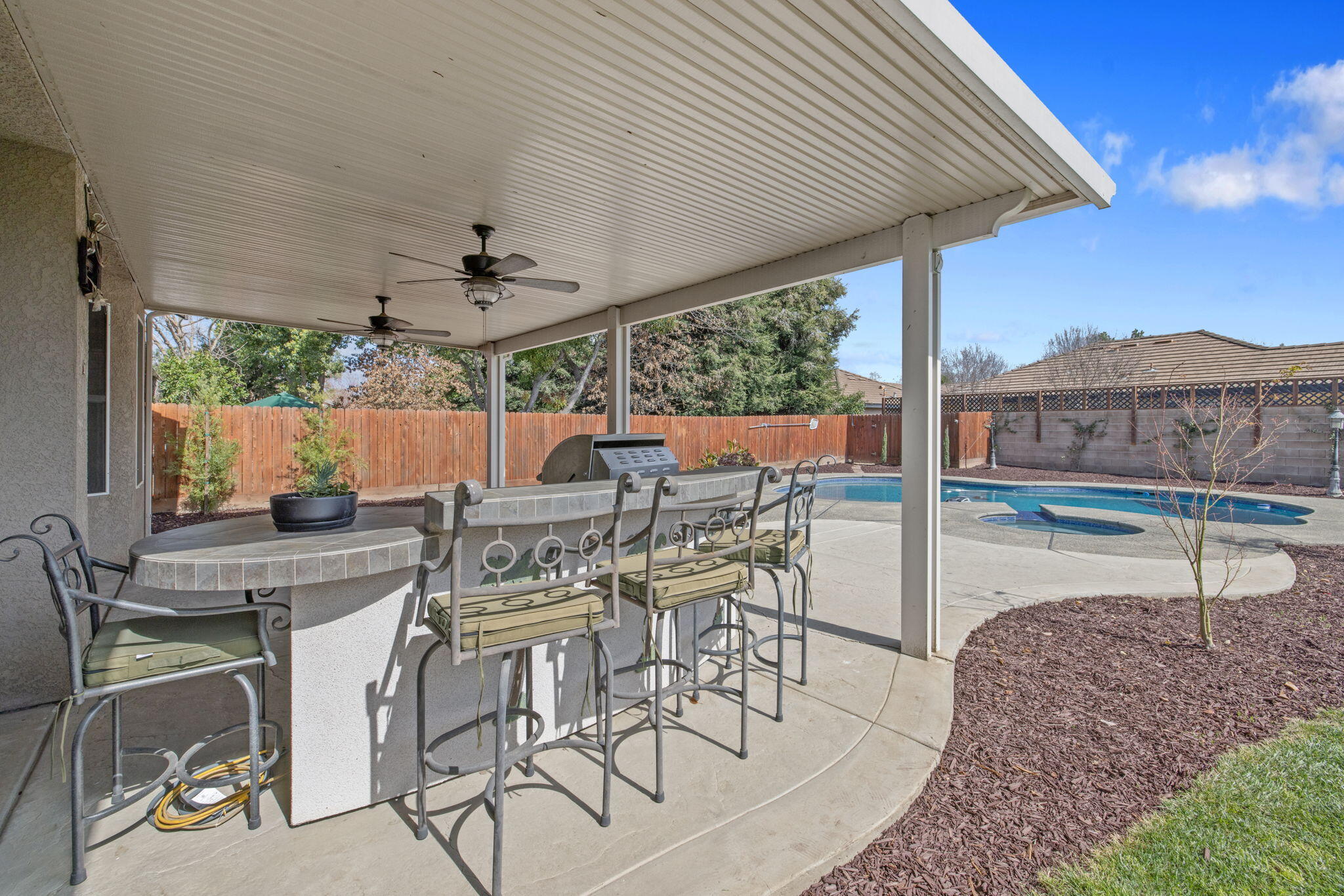 2316 N Carson Ct, Visalia, CA 93291
