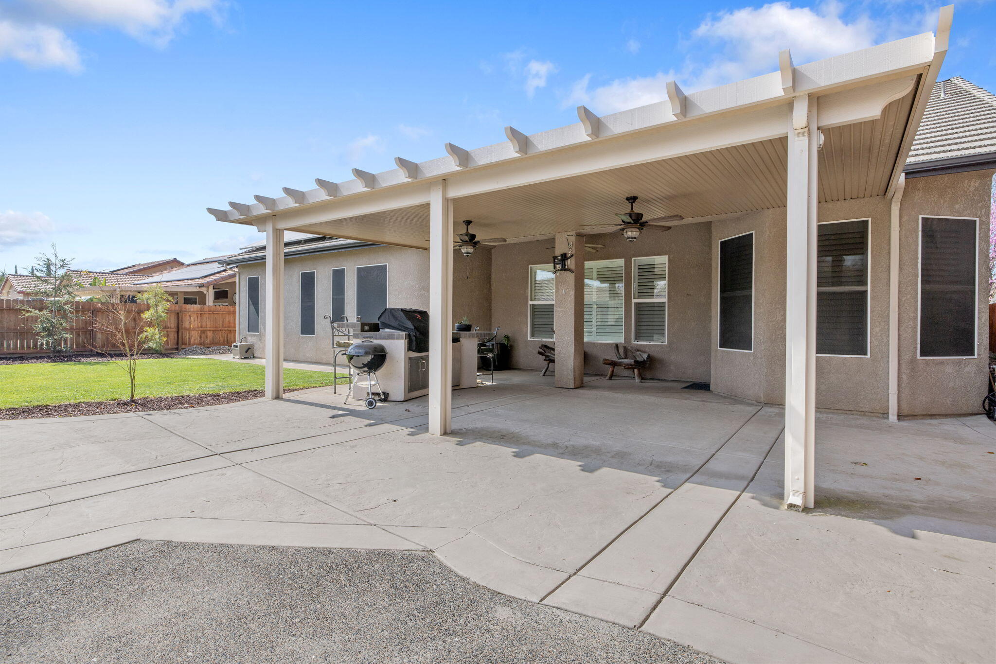 2316 N Carson Ct, Visalia, CA 93291