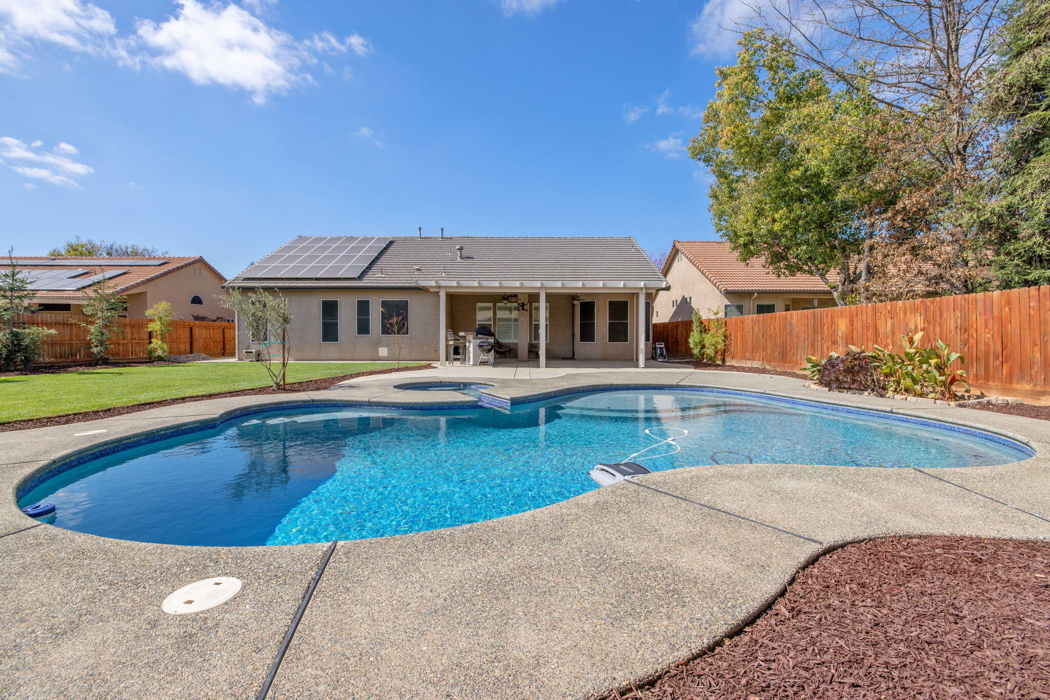 2316 N Carson Ct, Visalia, CA 93291