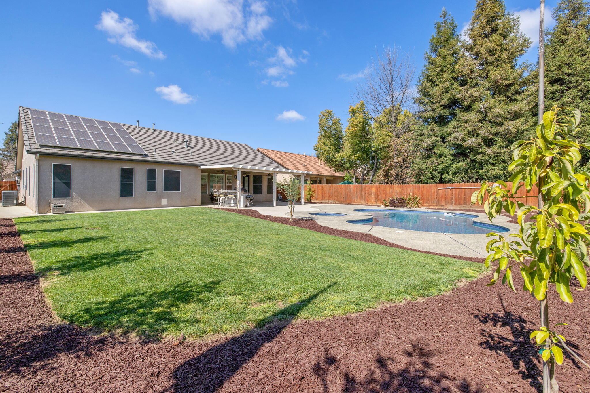 2316 N Carson Ct, Visalia, CA 93291