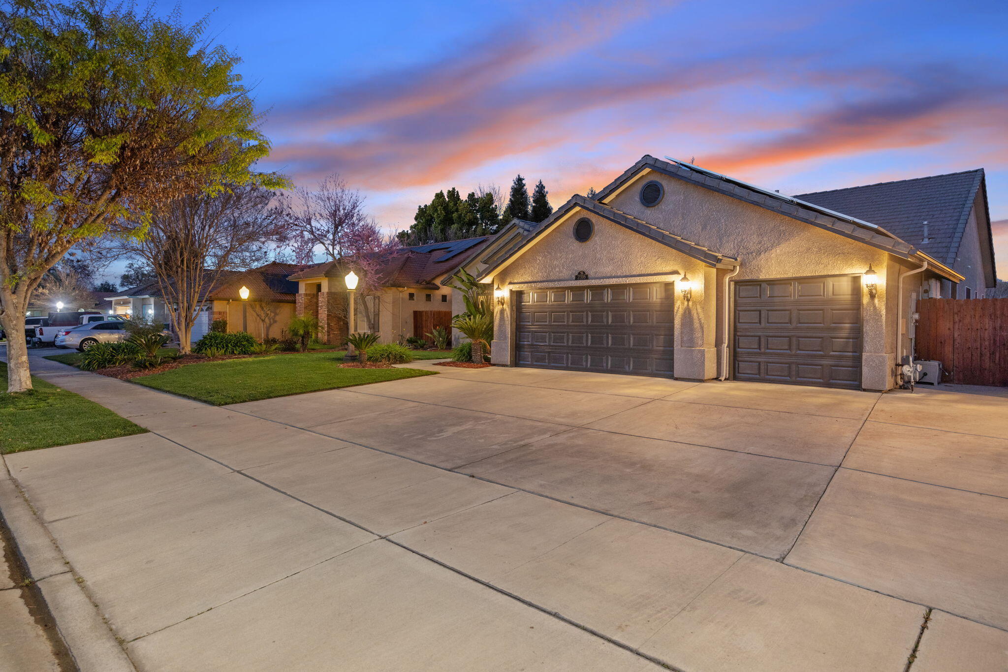 2316 N Carson Ct, Visalia, CA 93291