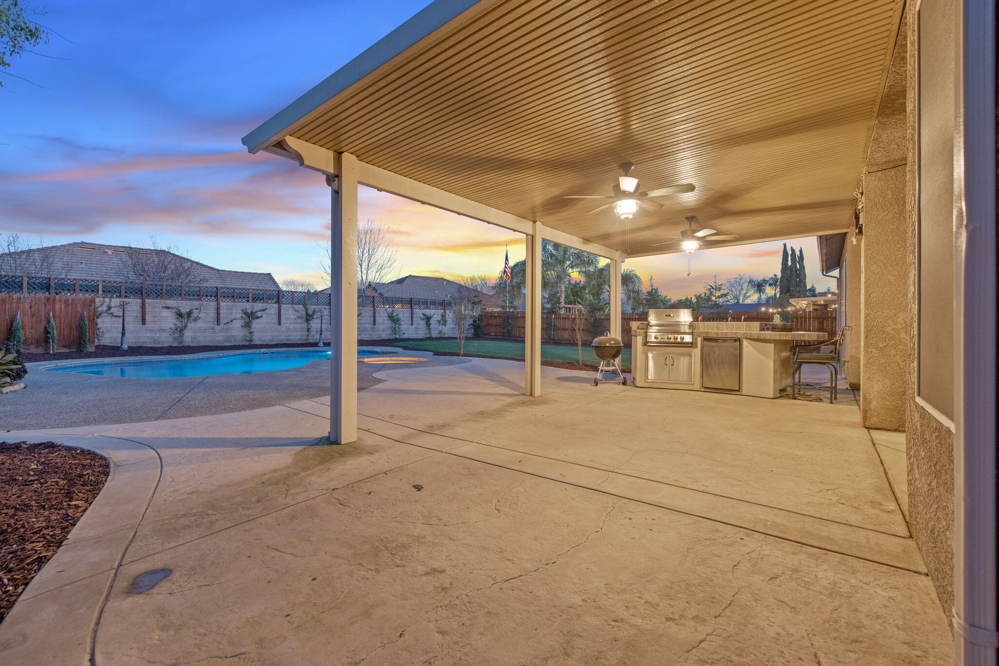 2316 N Carson Ct, Visalia, CA 93291