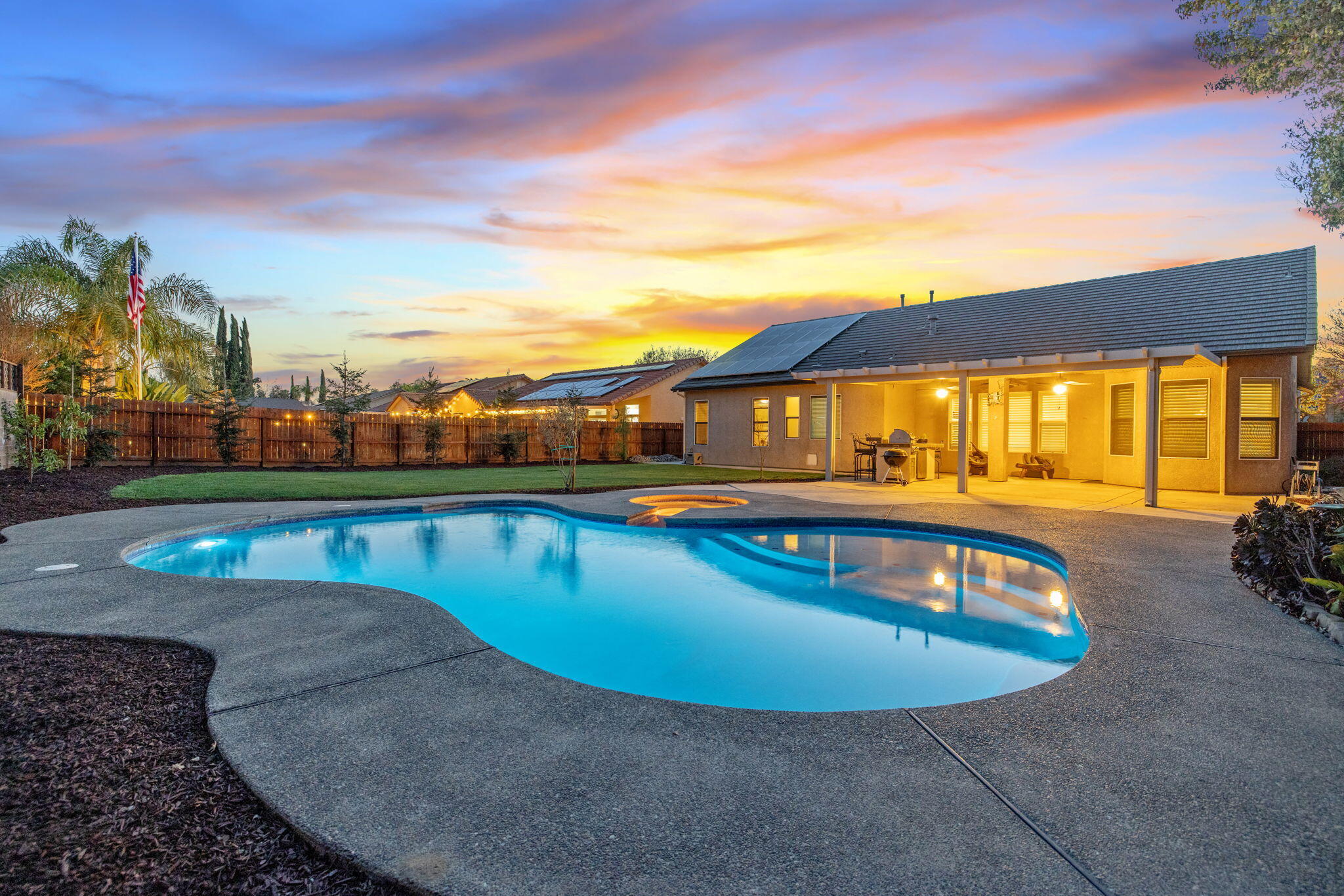 2316 N Carson Ct, Visalia, CA 93291