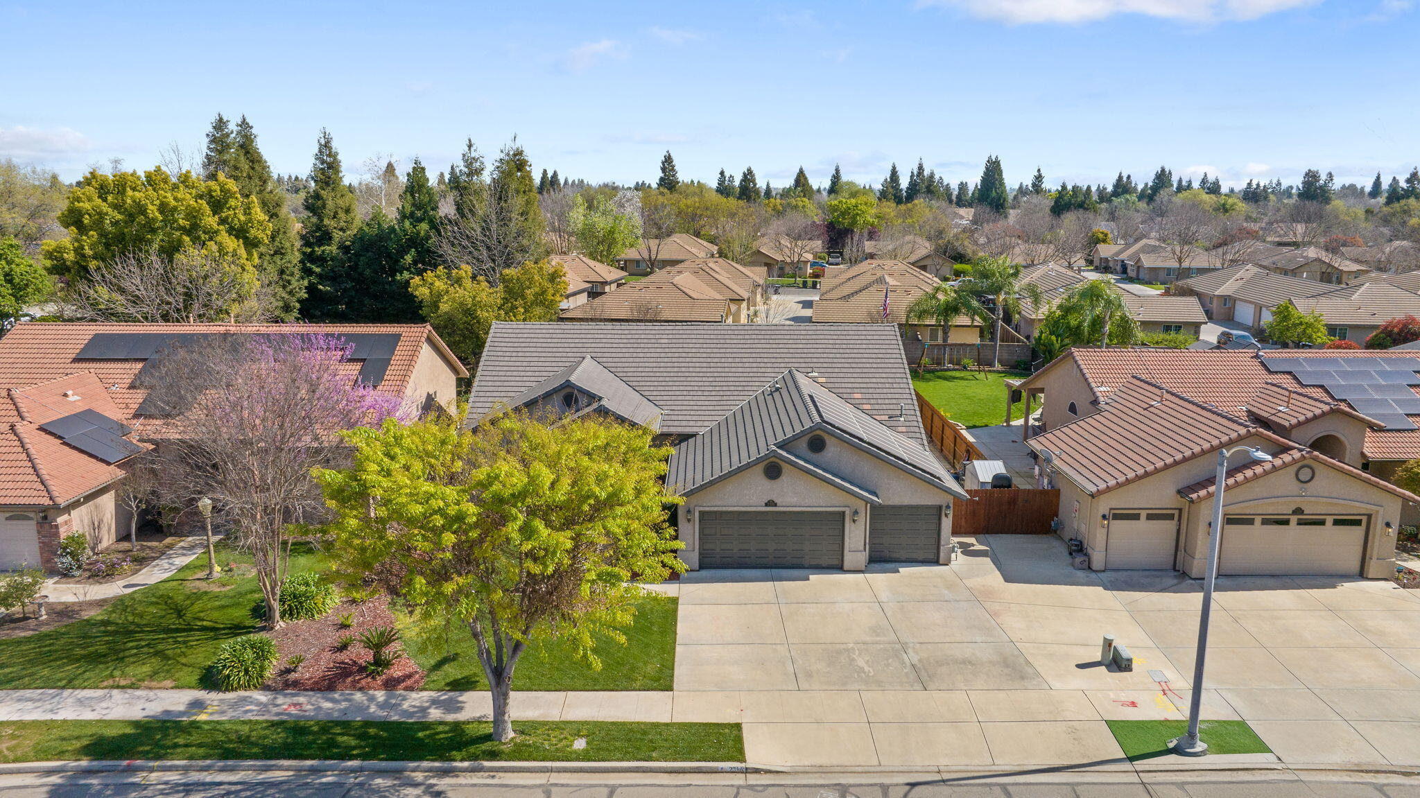 2316 N Carson Ct, Visalia, CA 93291