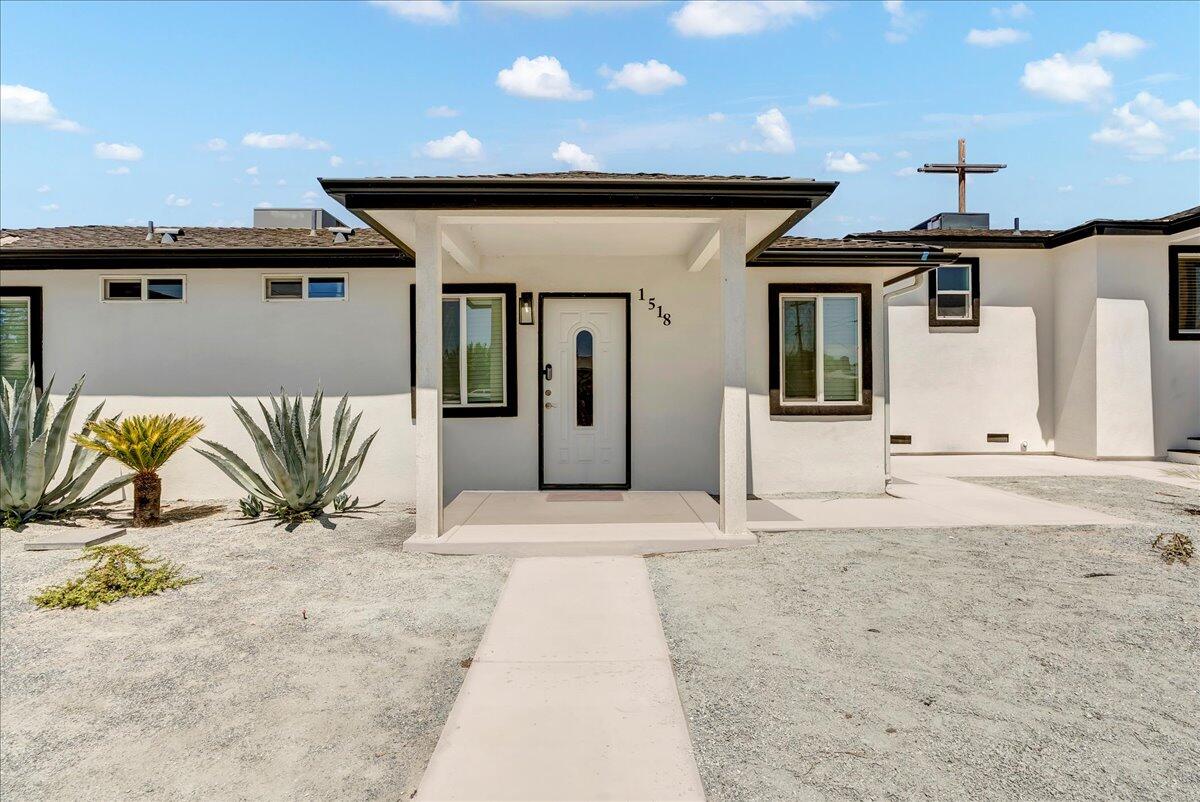 1518 W Grove Ave, Visalia, CA 93291
