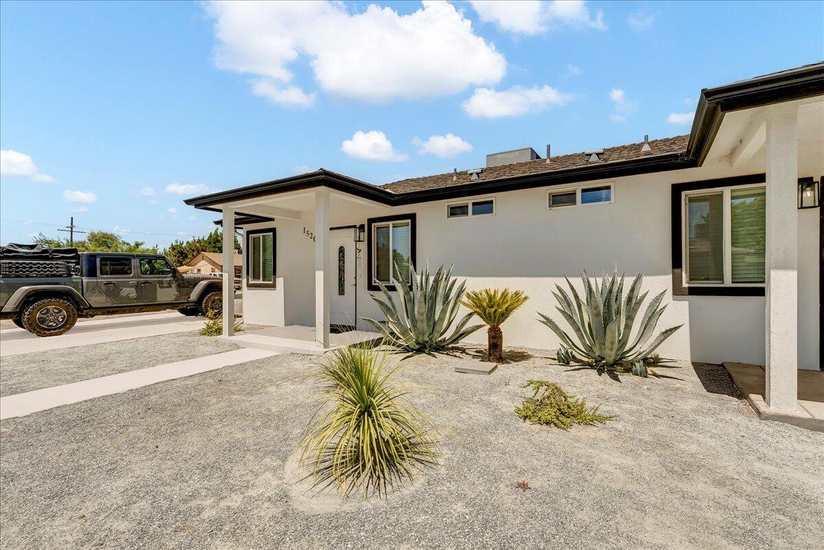 1518 W Grove Ave, Visalia, CA 93291