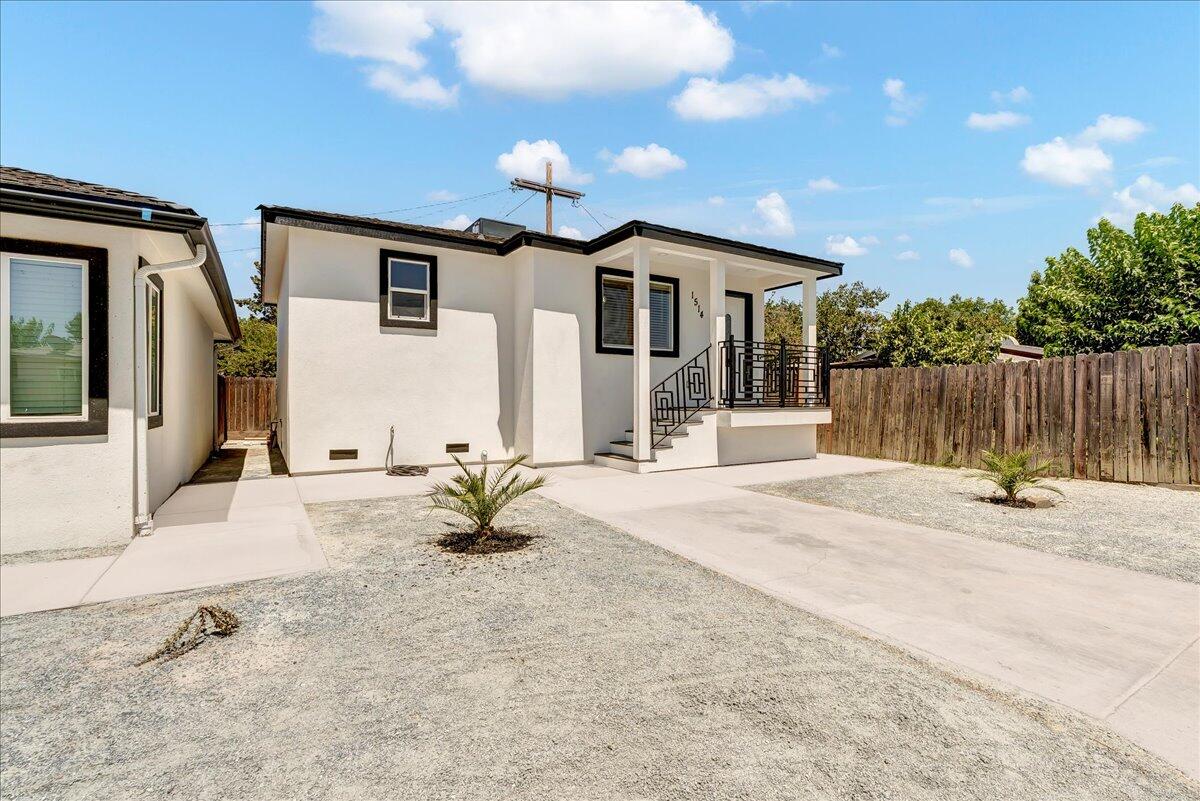 1518 W Grove Ave, Visalia, CA 93291