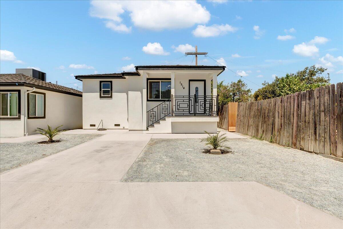 1518 W Grove Ave, Visalia, CA 93291