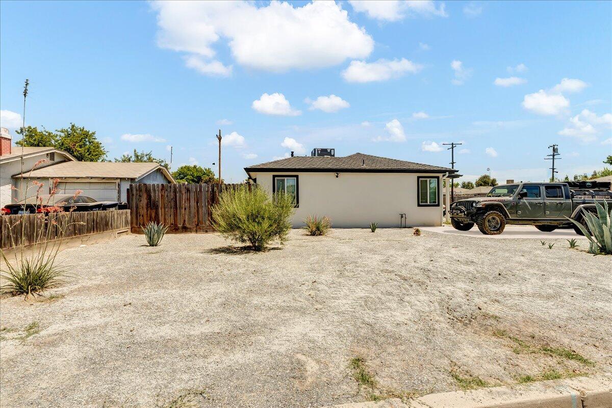 1518 W Grove Ave, Visalia, CA 93291