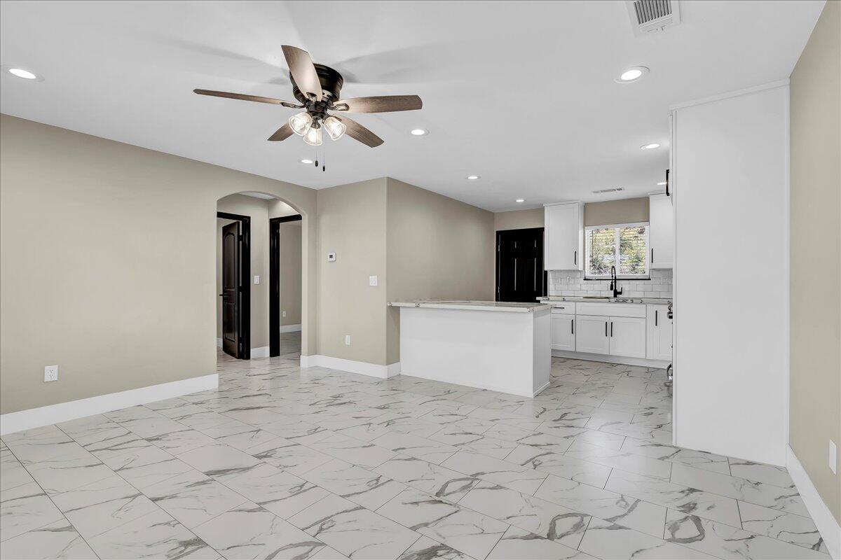 1518 W Grove Ave, Visalia, CA 93291