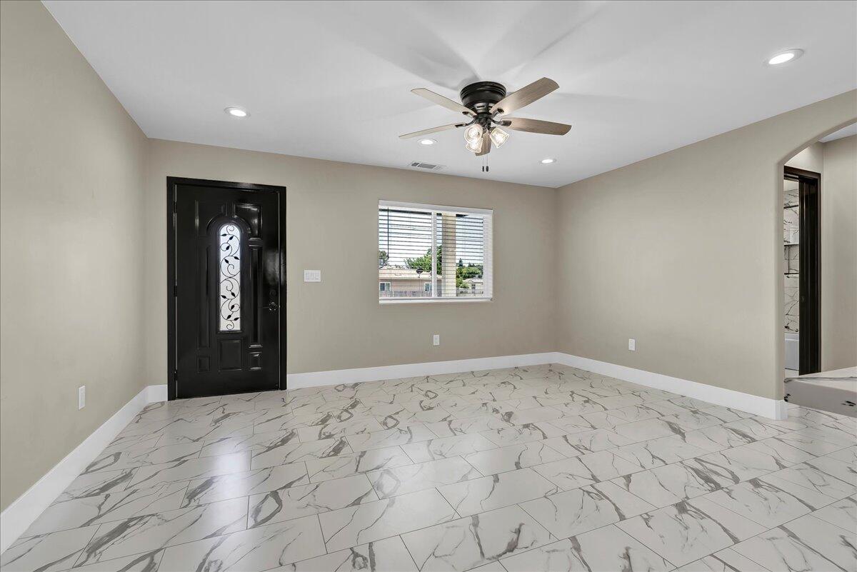 1518 W Grove Ave, Visalia, CA 93291