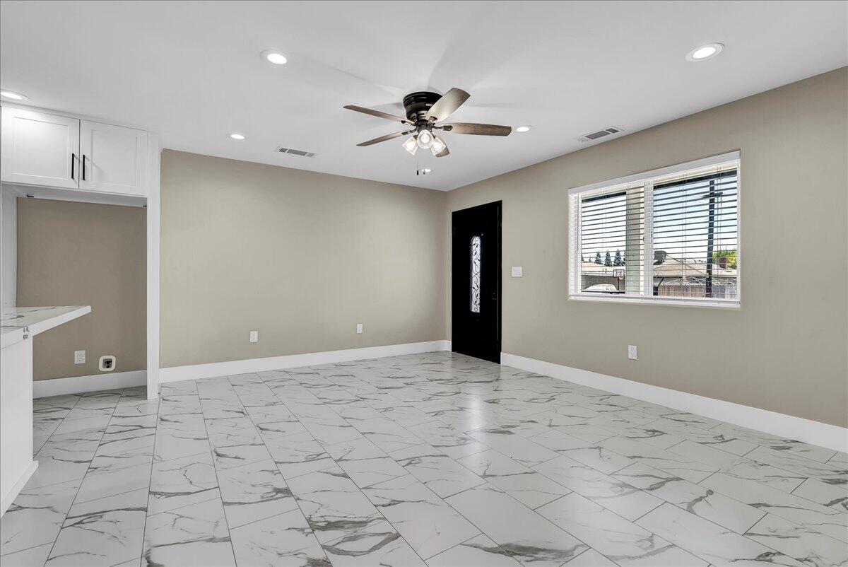 1518 W Grove Ave, Visalia, CA 93291