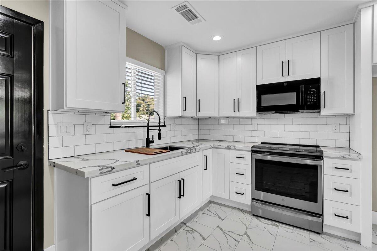 1518 W Grove Ave, Visalia, CA 93291