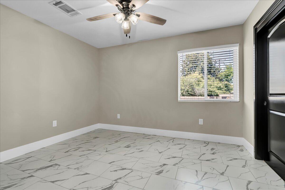 1518 W Grove Ave, Visalia, CA 93291