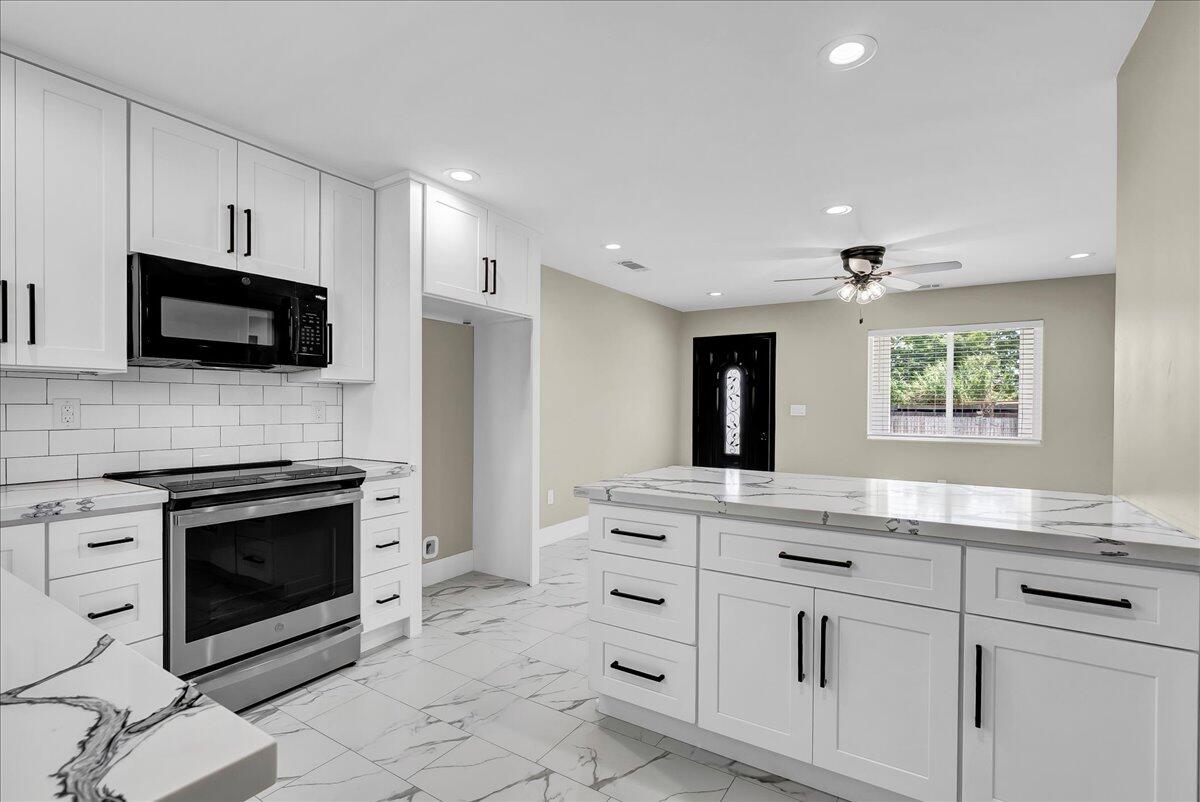 1518 W Grove Ave, Visalia, CA 93291