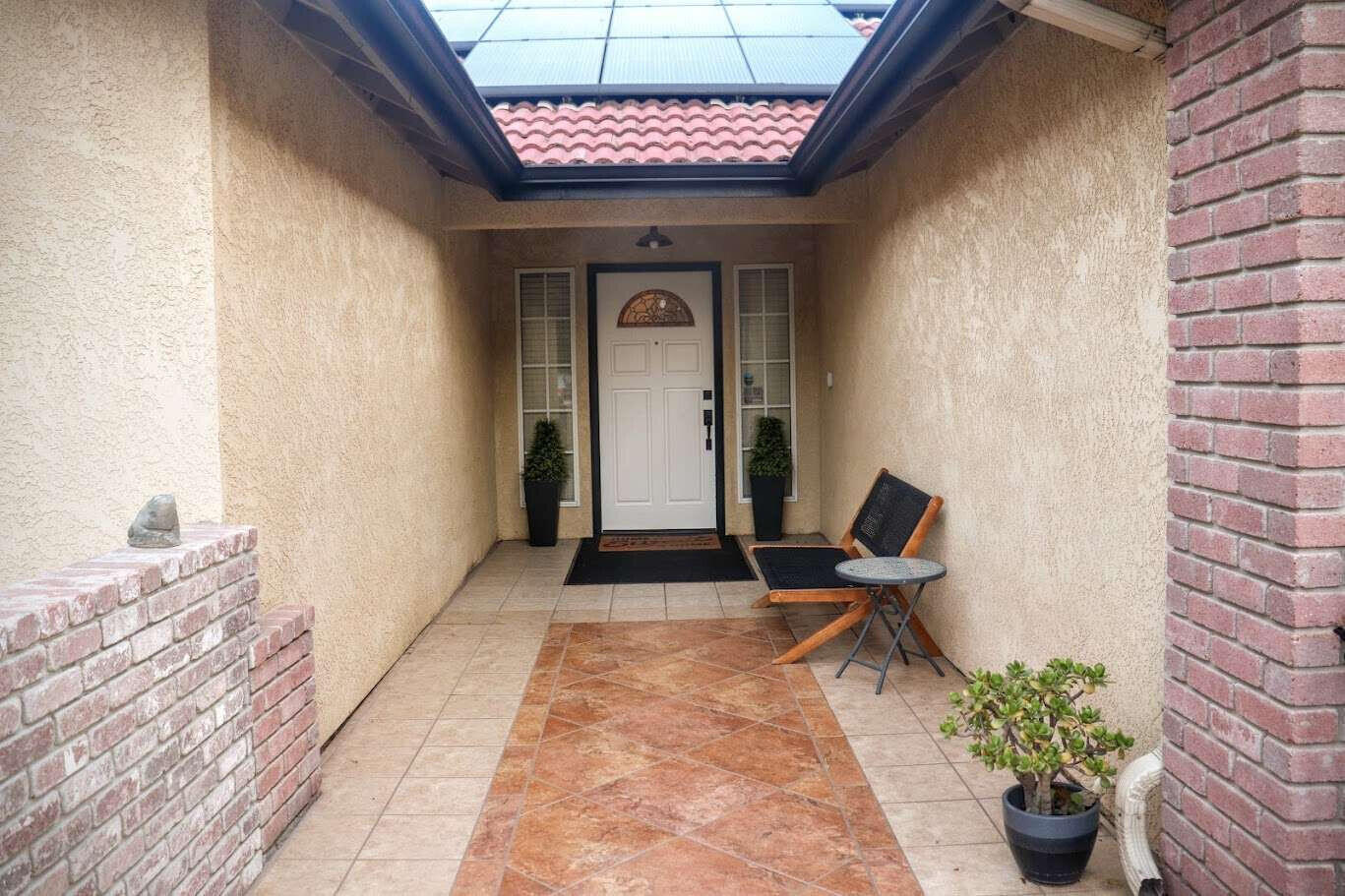 1022 N Crenshaw Ct, Visalia, CA 93291