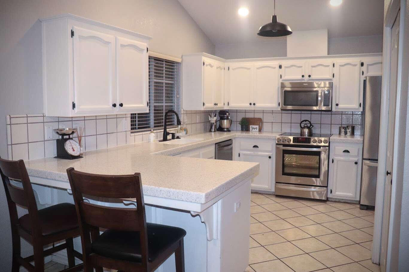 1022 N Crenshaw Ct, Visalia, CA 93291