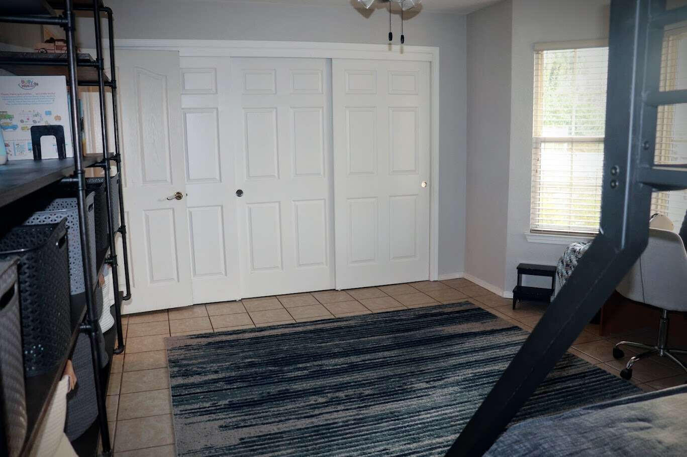 1022 N Crenshaw Ct, Visalia, CA 93291