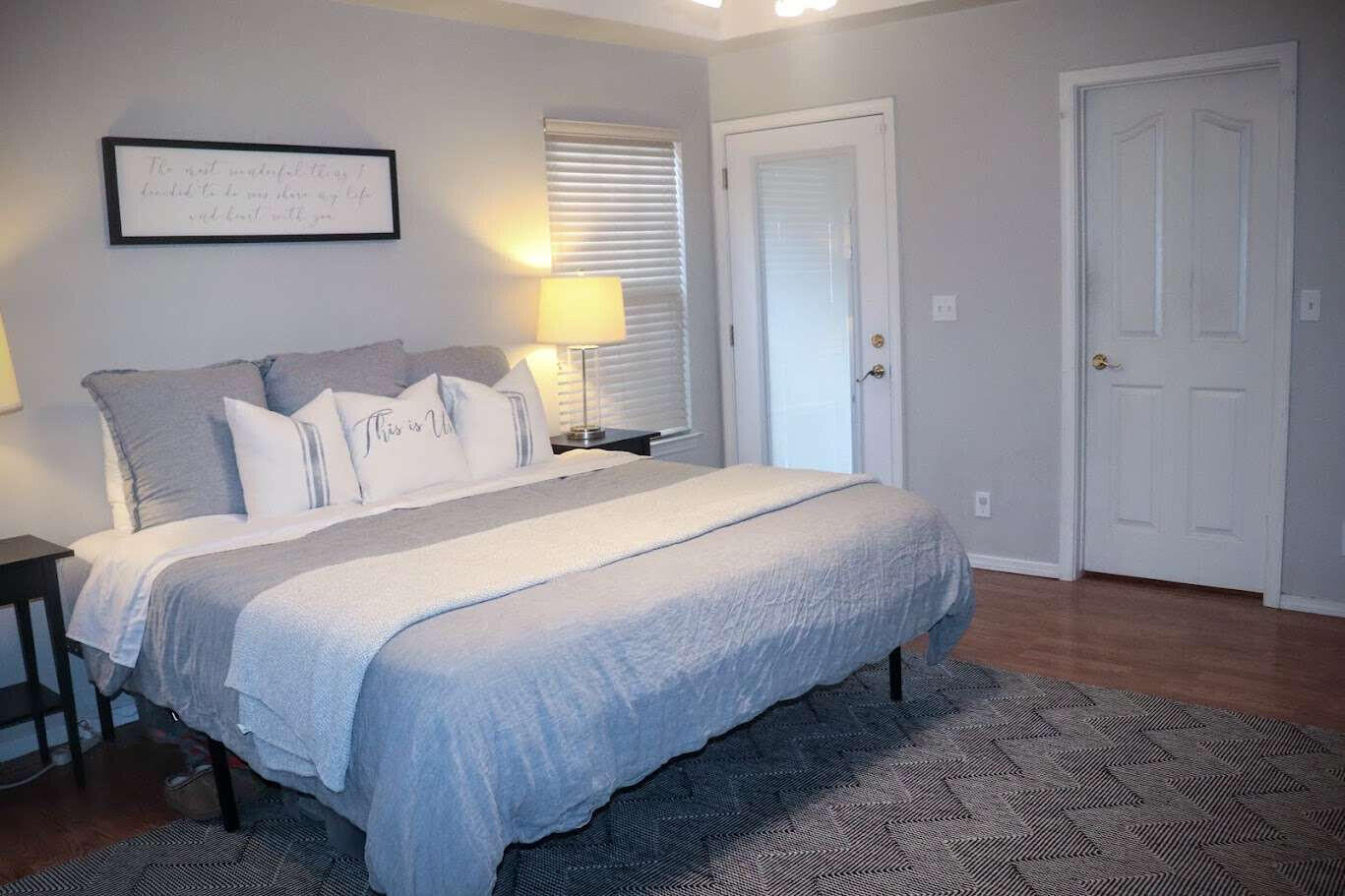 1022 N Crenshaw Ct, Visalia, CA 93291