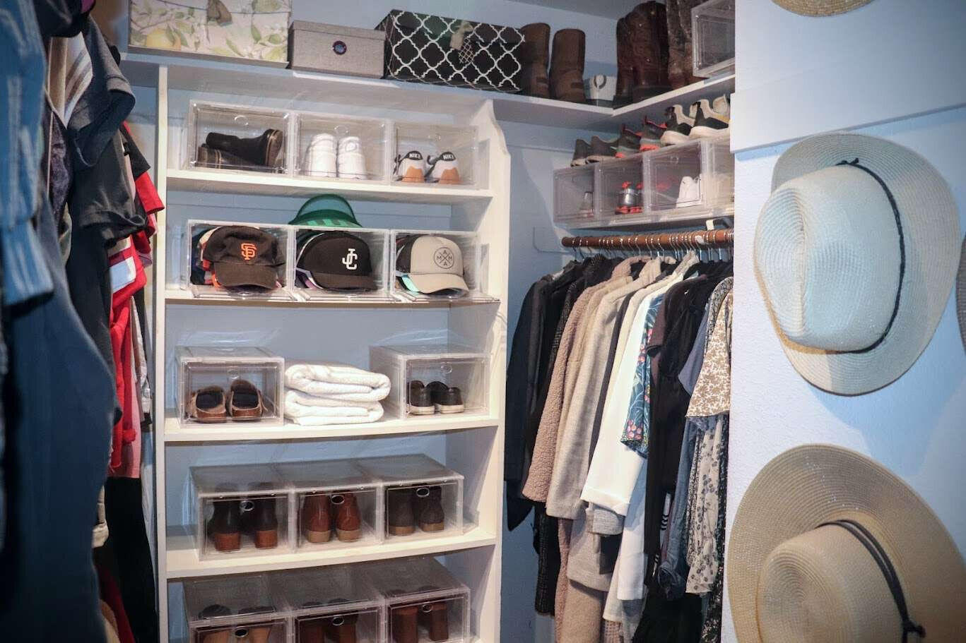 1022 N Crenshaw Ct, Visalia, CA 93291