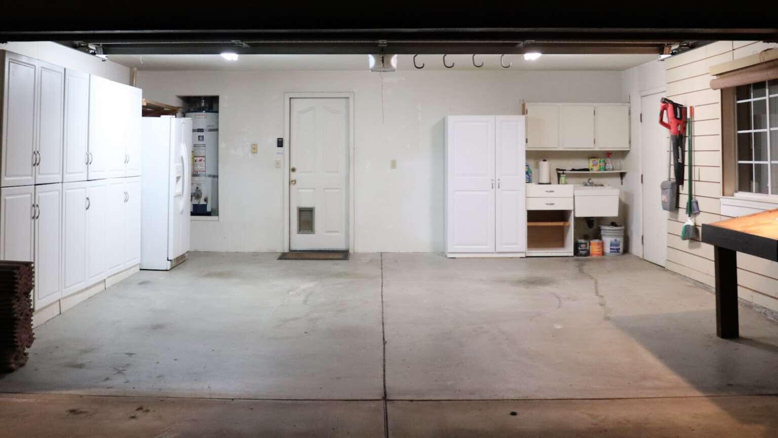 1022 N Crenshaw Ct, Visalia, CA 93291