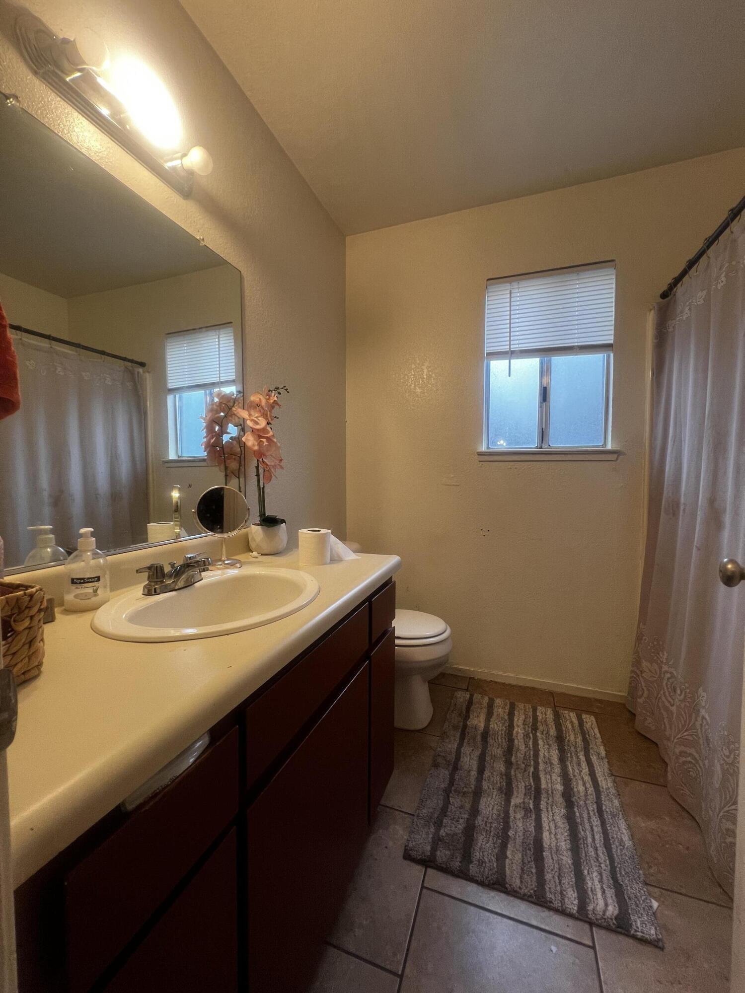 1061 Greenfield Dr, Porterville, CA 93257