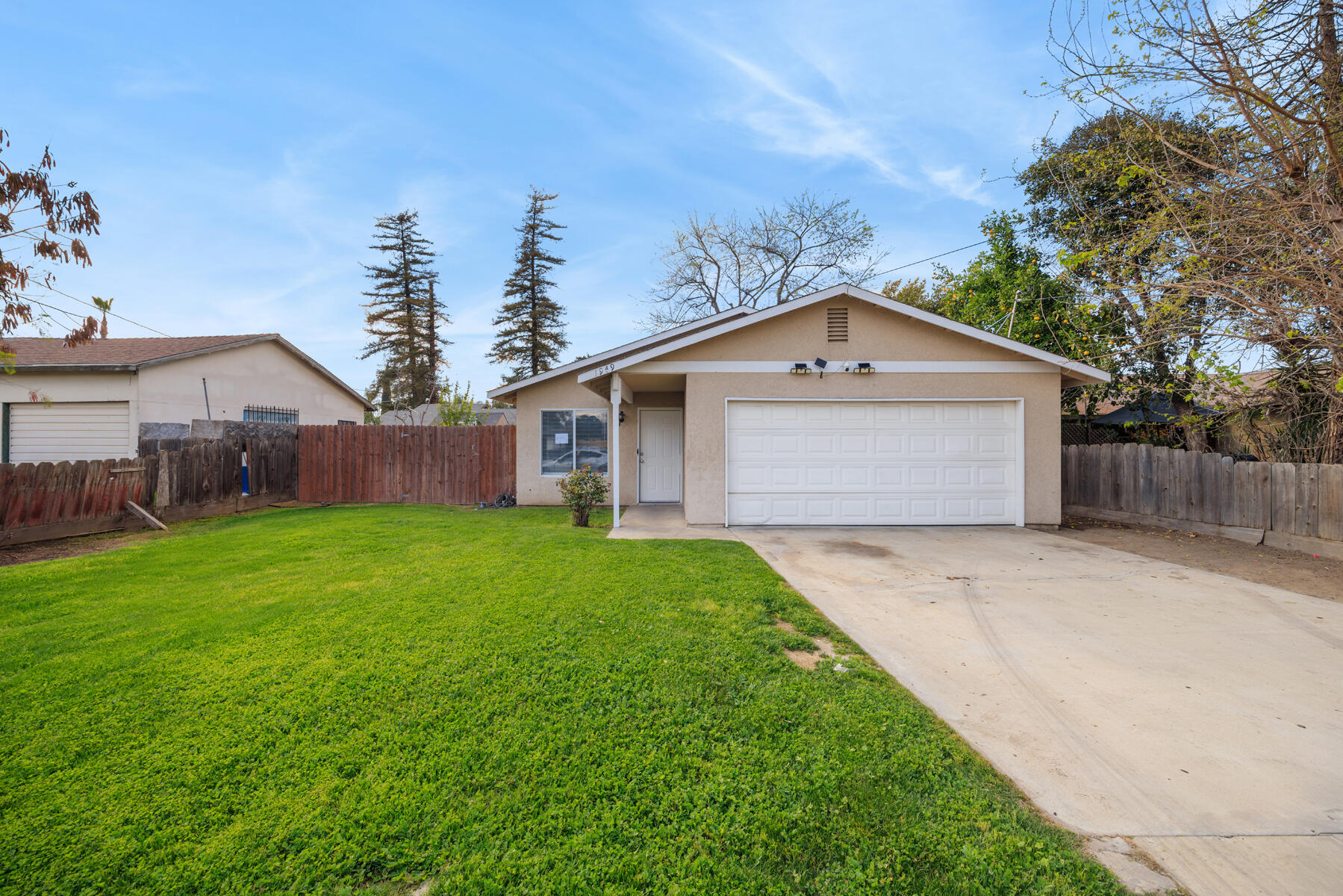 1949 N Court St, Visalia, CA 93291