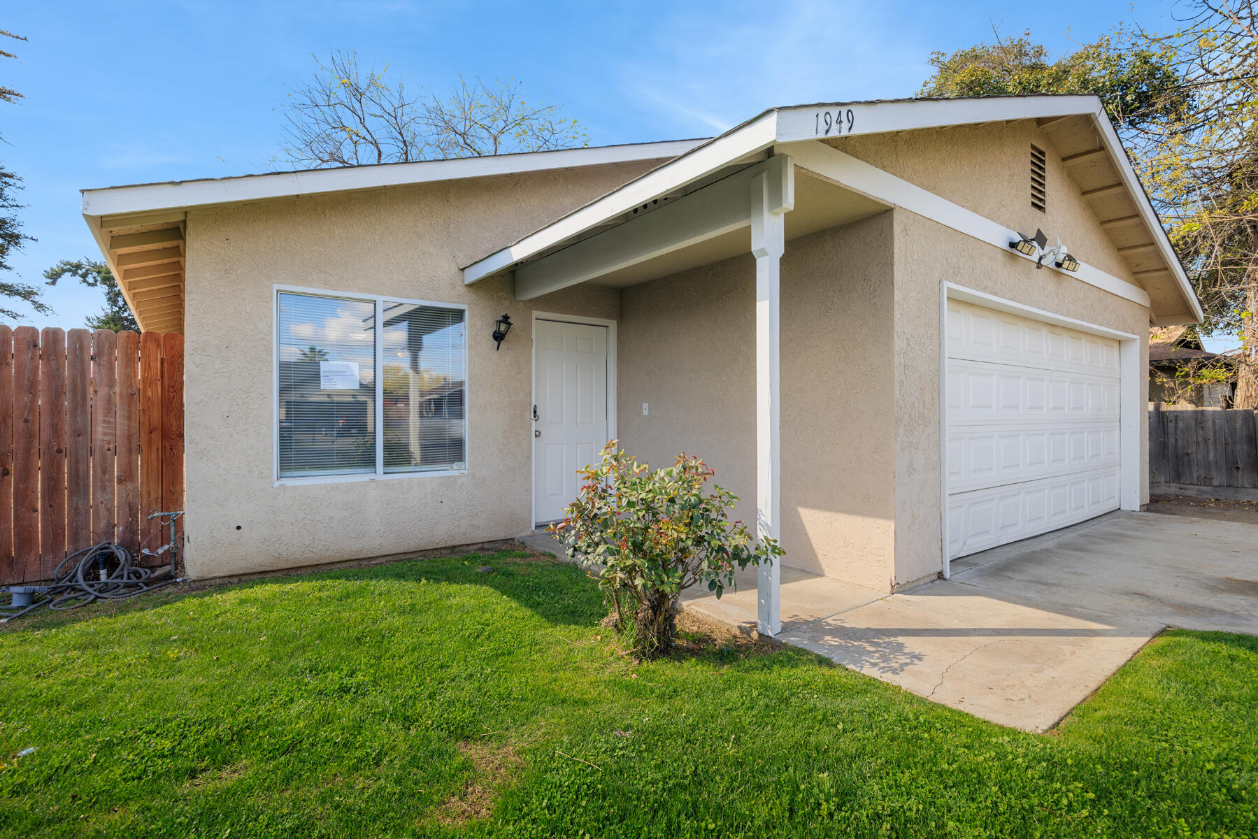 1949 N Court St, Visalia, CA 93291