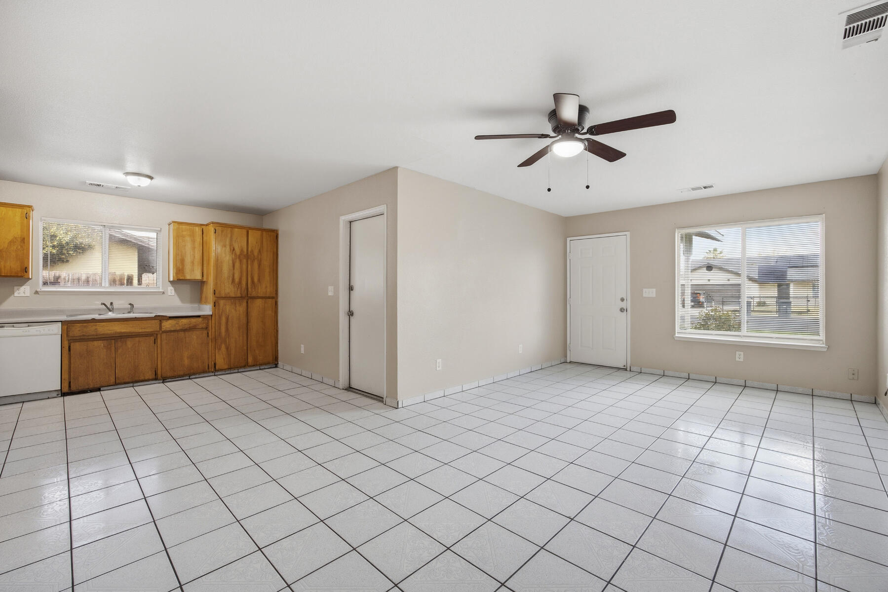 1949 N Court St, Visalia, CA 93291