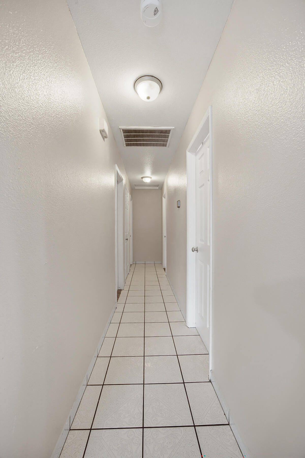 1949 N Court St, Visalia, CA 93291