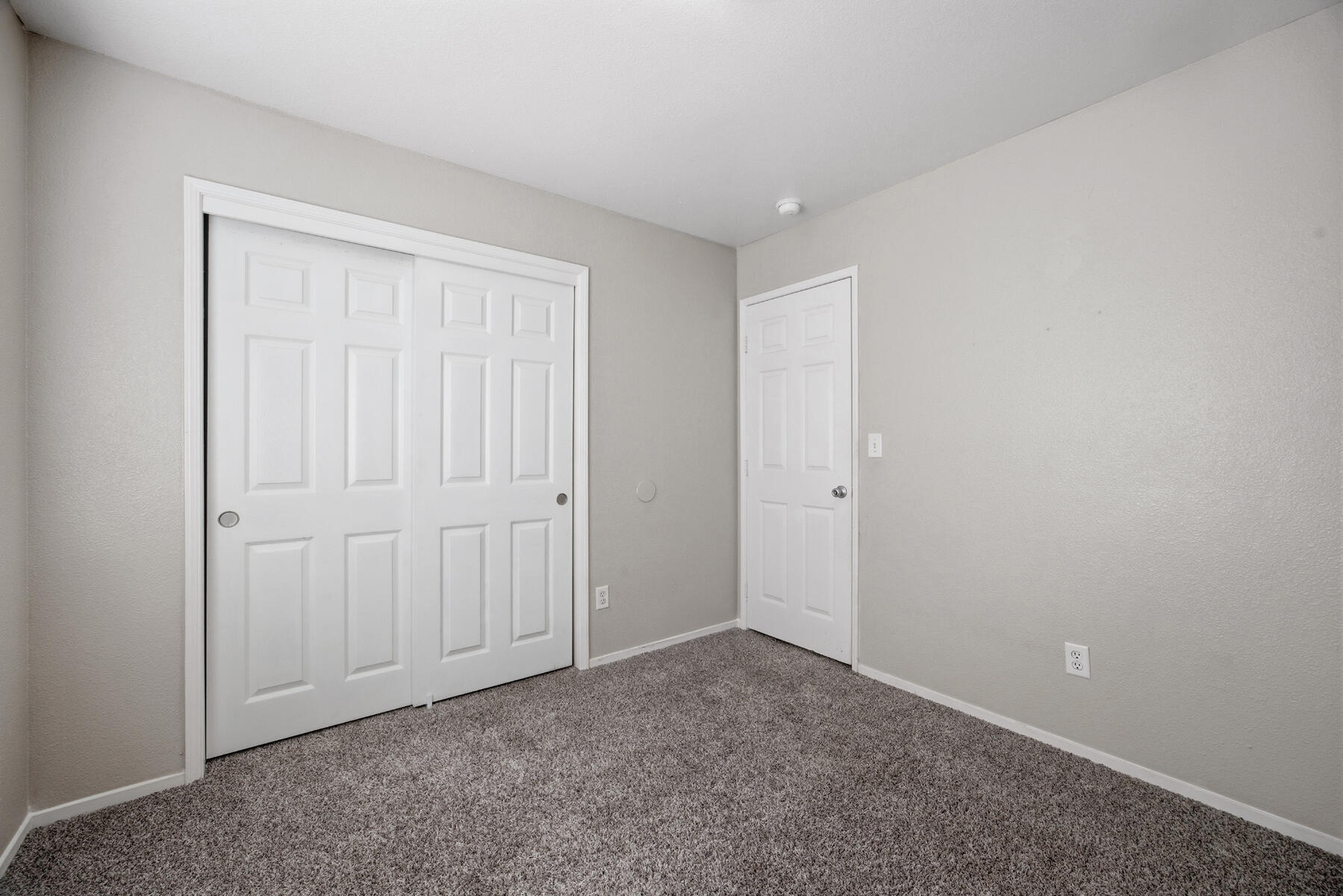 1949 N Court St, Visalia, CA 93291