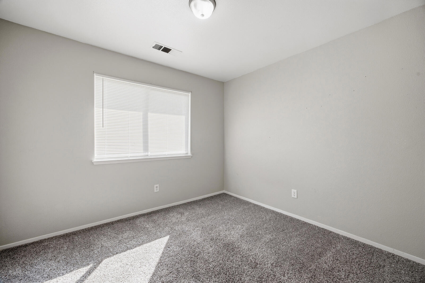 1949 N Court St, Visalia, CA 93291