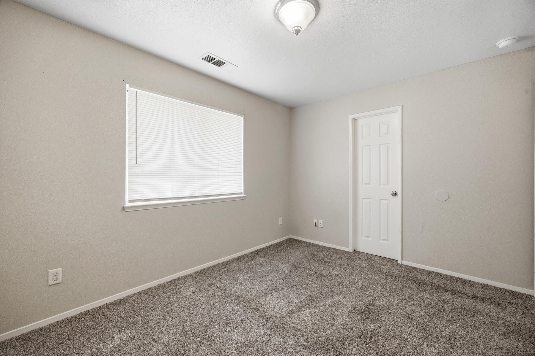 1949 N Court St, Visalia, CA 93291