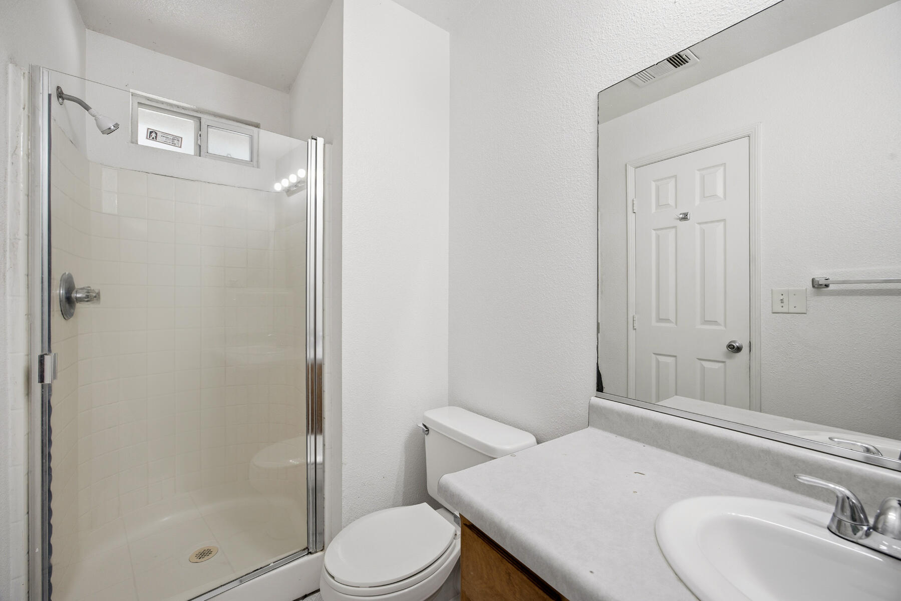 1949 N Court St, Visalia, CA 93291