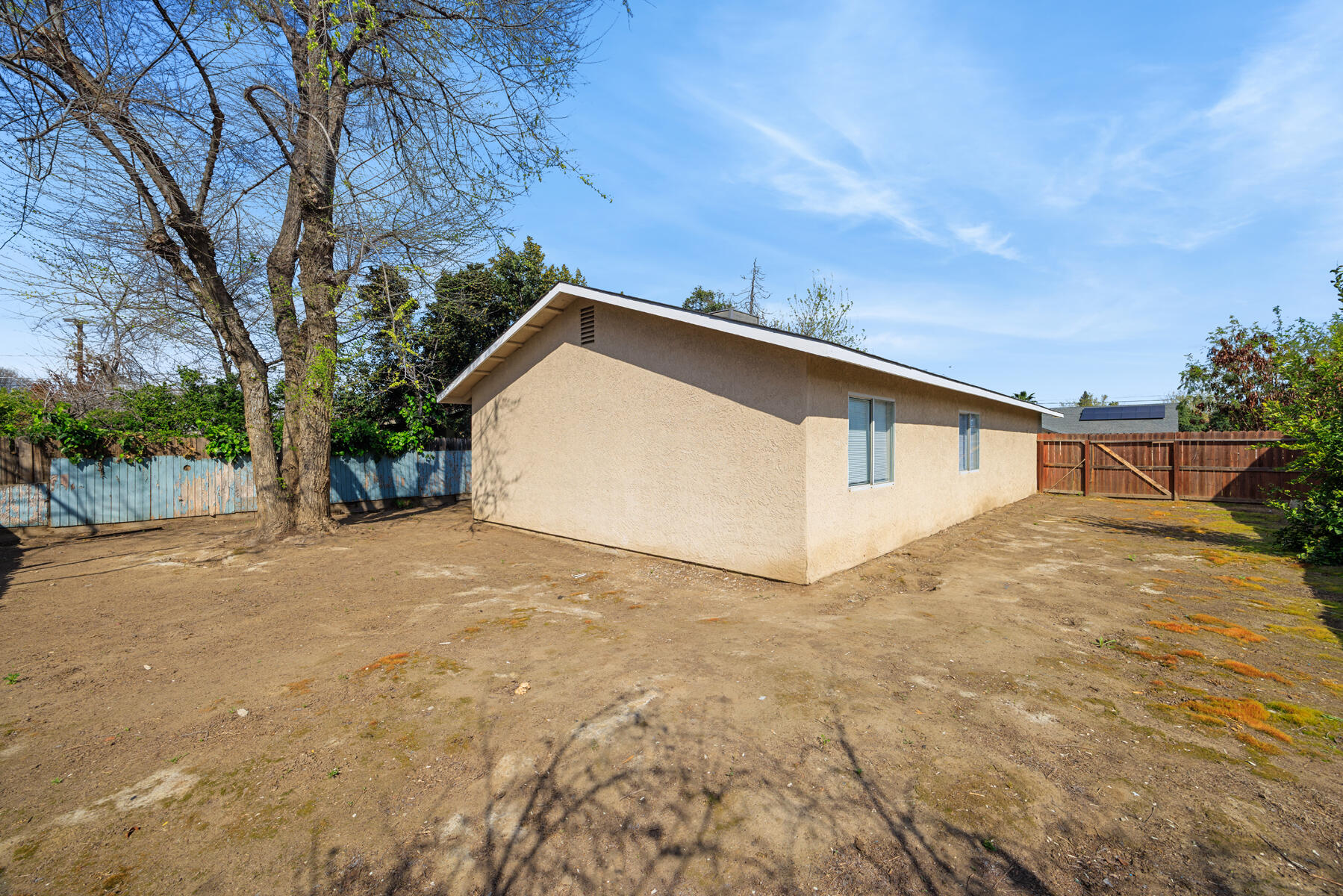 1949 N Court St, Visalia, CA 93291