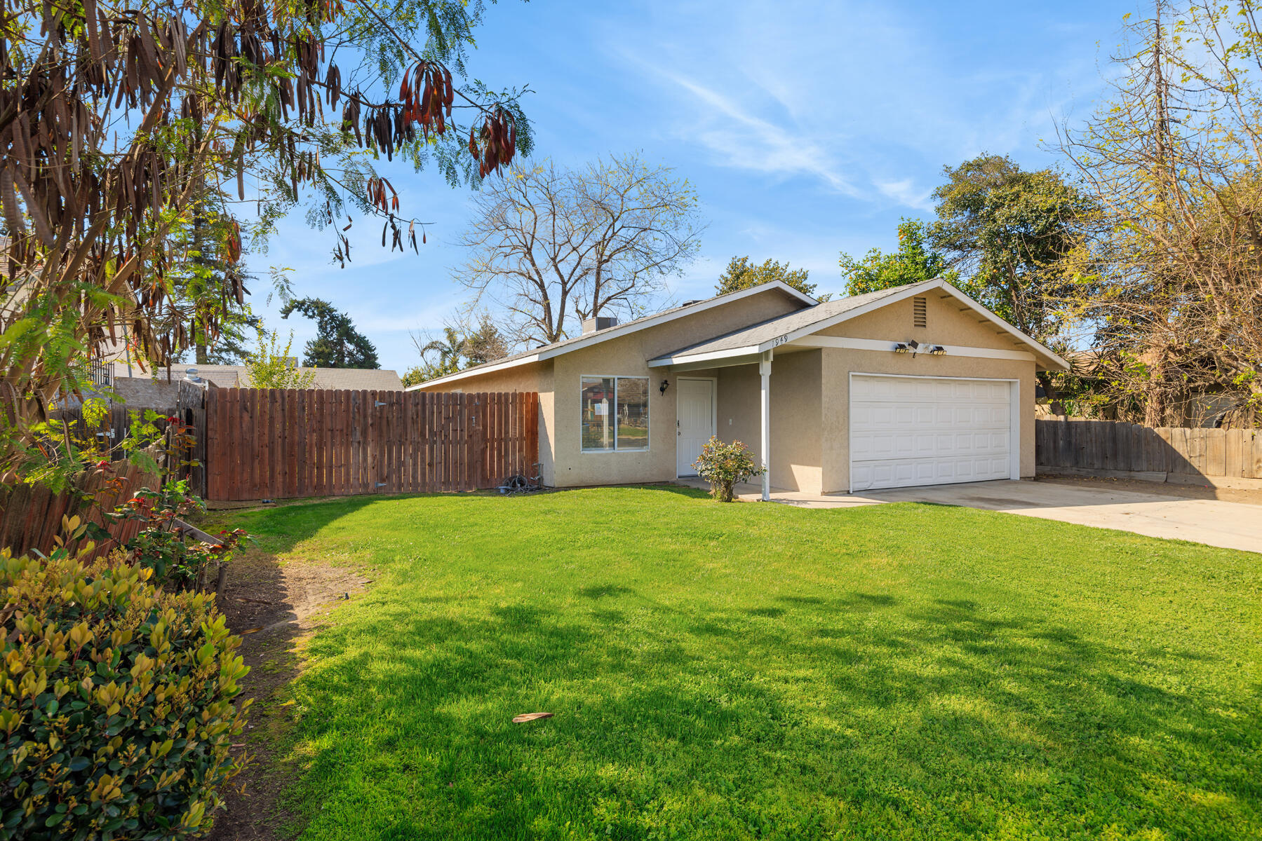 1949 N Court St, Visalia, CA 93291