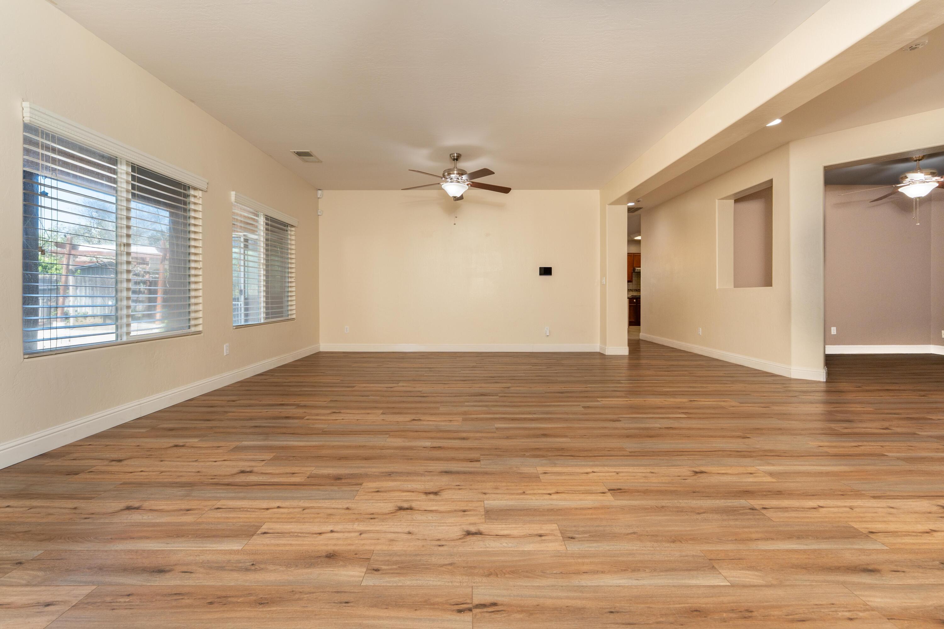 2945 S Arkle St, Visalia, CA 93292