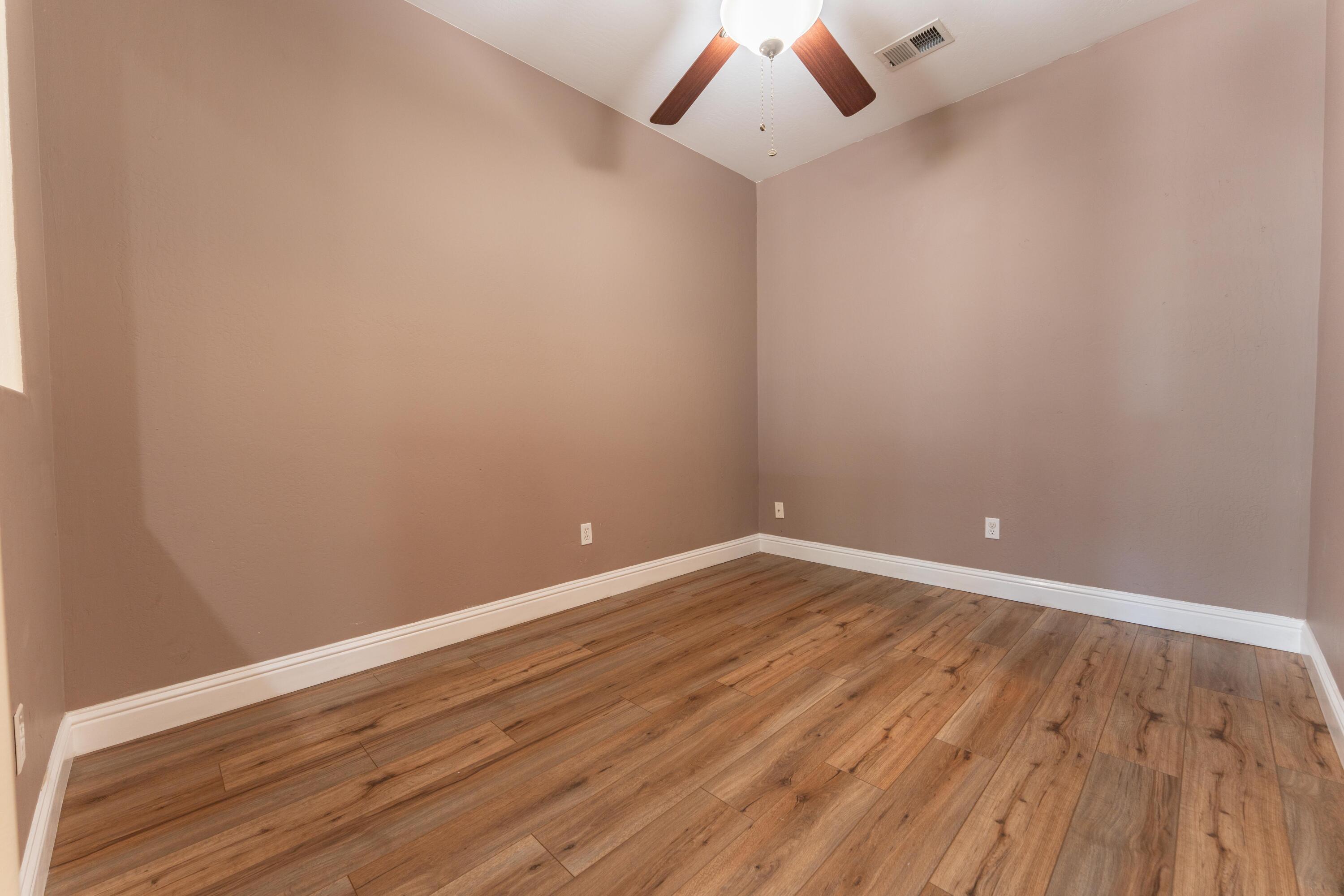 2945 S Arkle St, Visalia, CA 93292