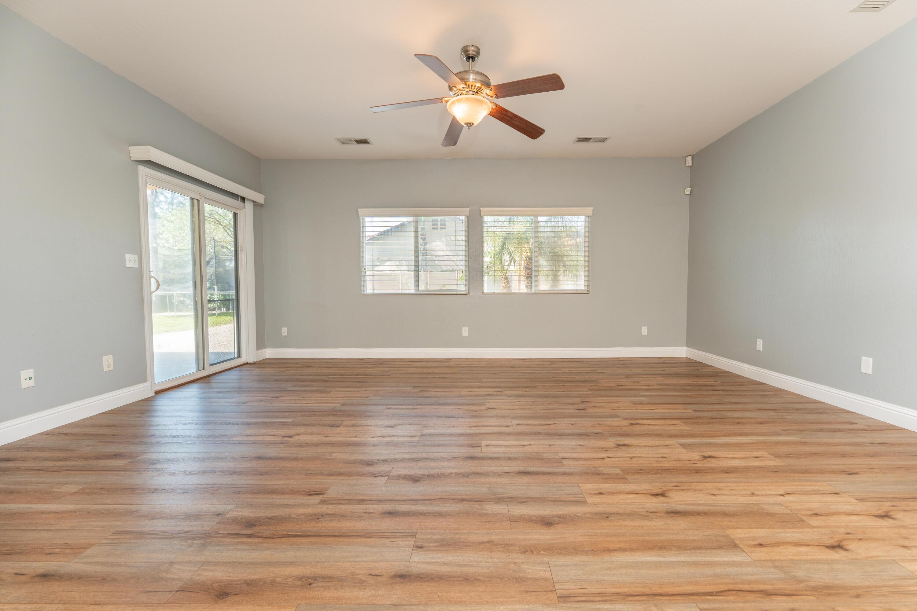 2945 S Arkle St, Visalia, CA 93292