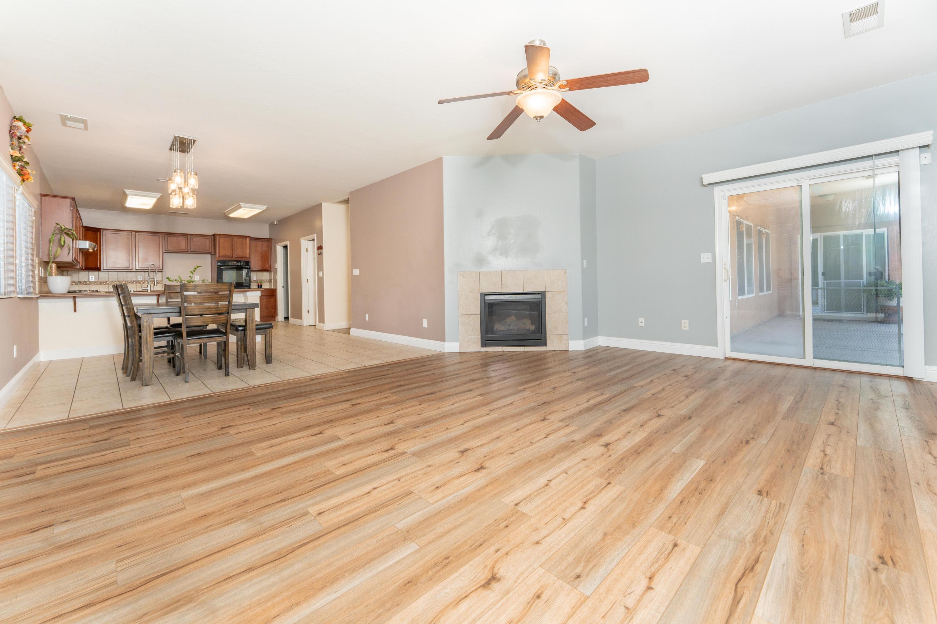 2945 S Arkle St, Visalia, CA 93292