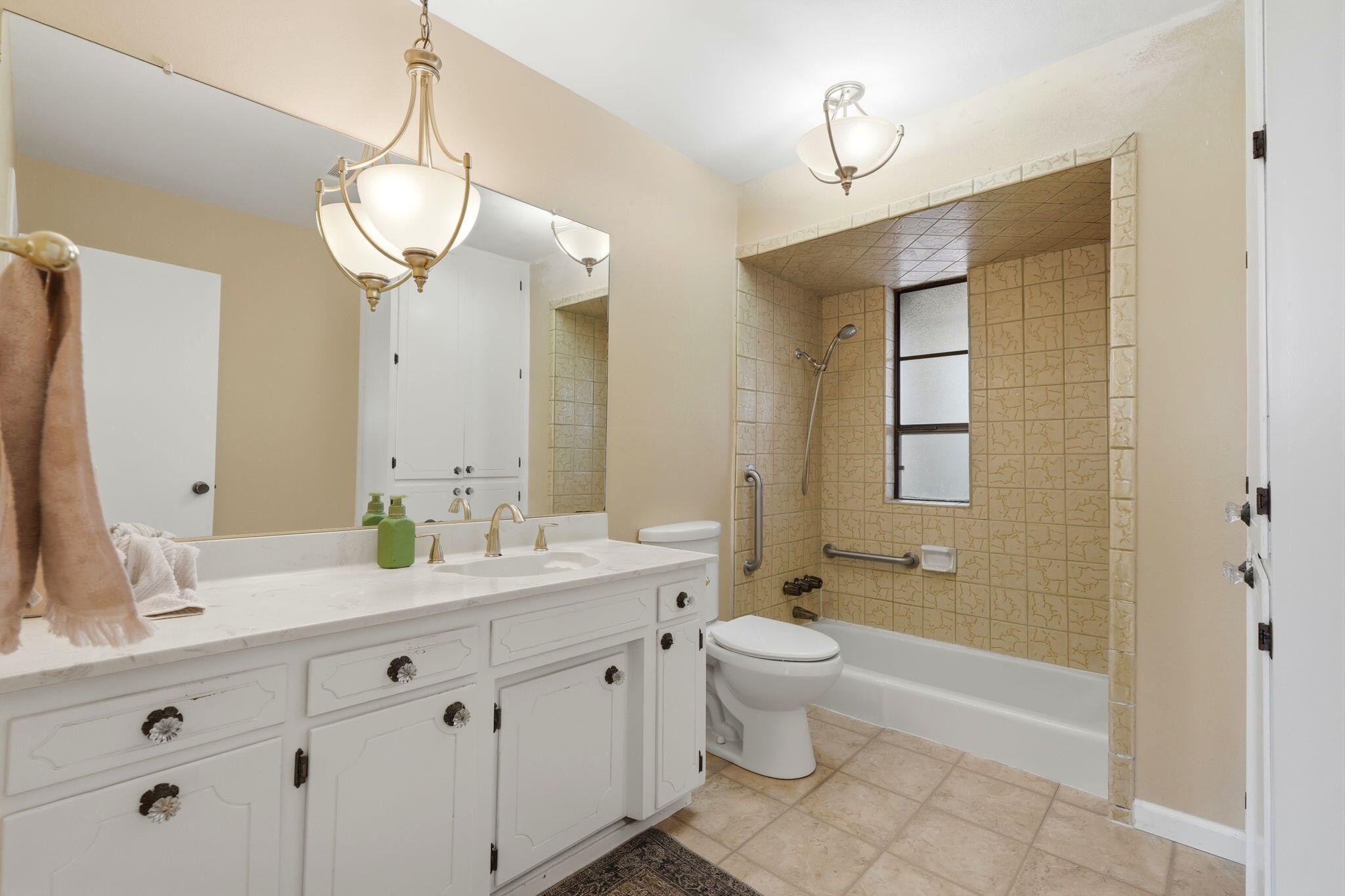 1142 N Gem St, Tulare, CA 93274