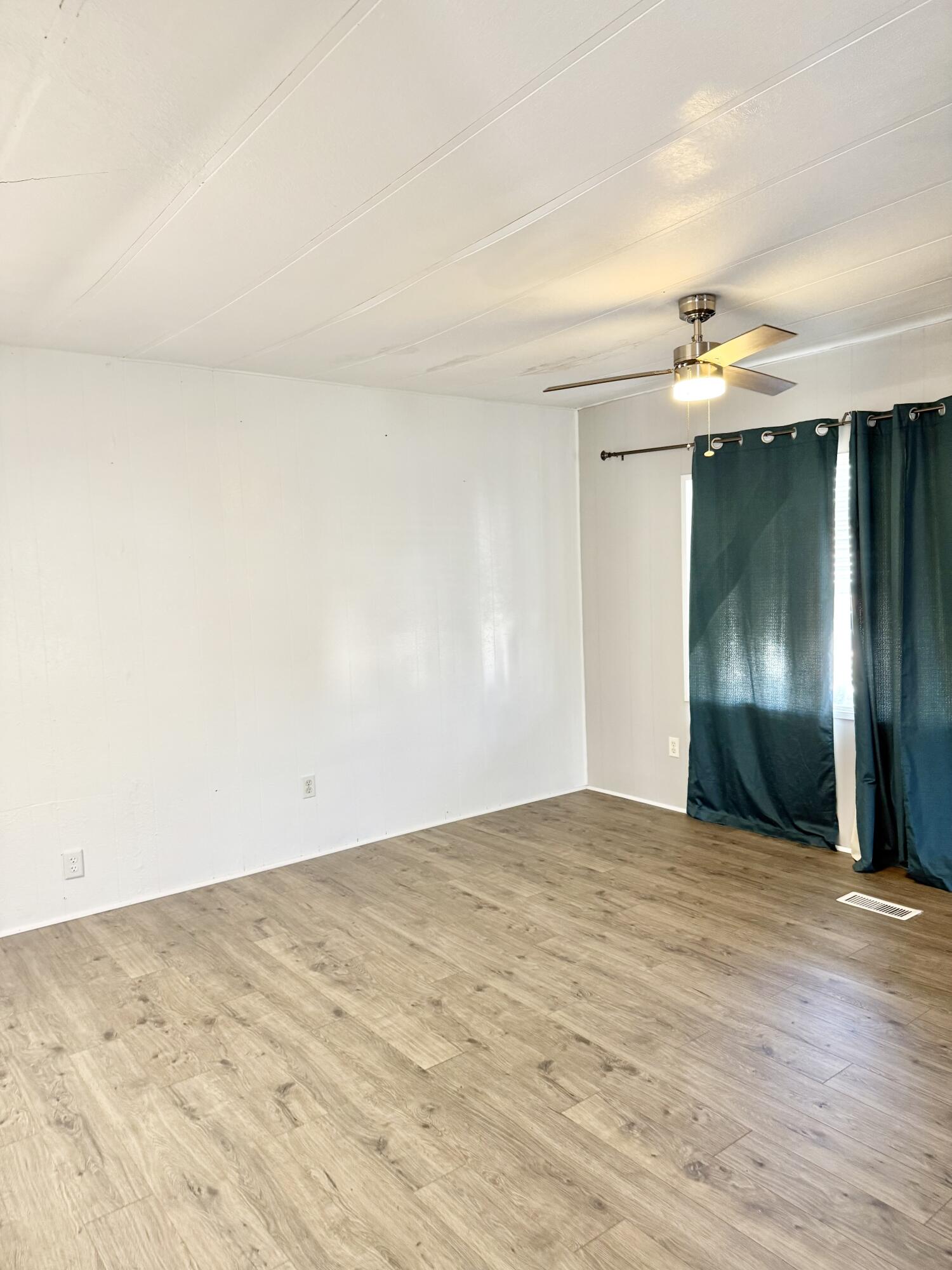 2627 W Midvalley Ave, Visalia, CA 93277