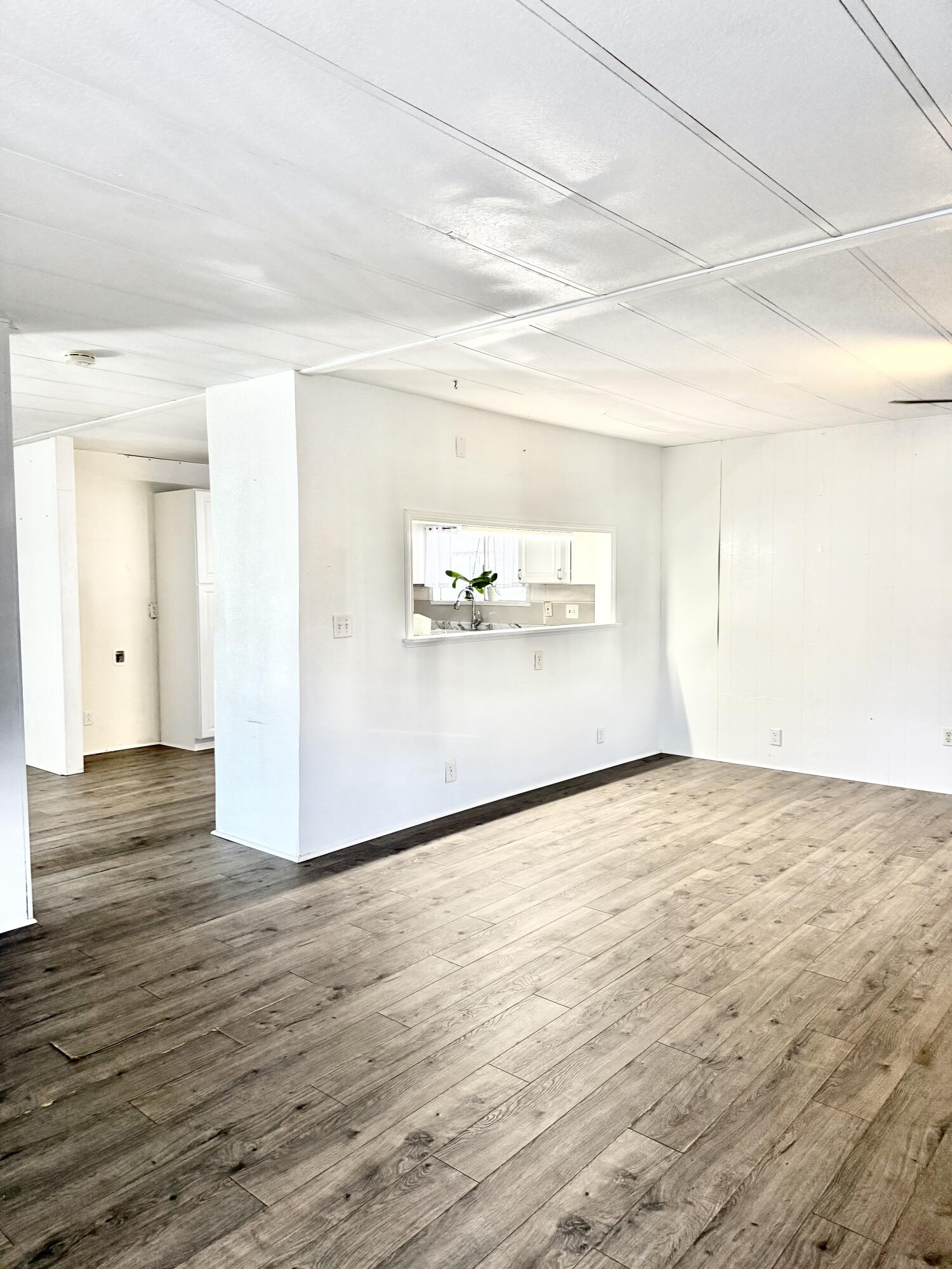 2627 W Midvalley Ave, Visalia, CA 93277