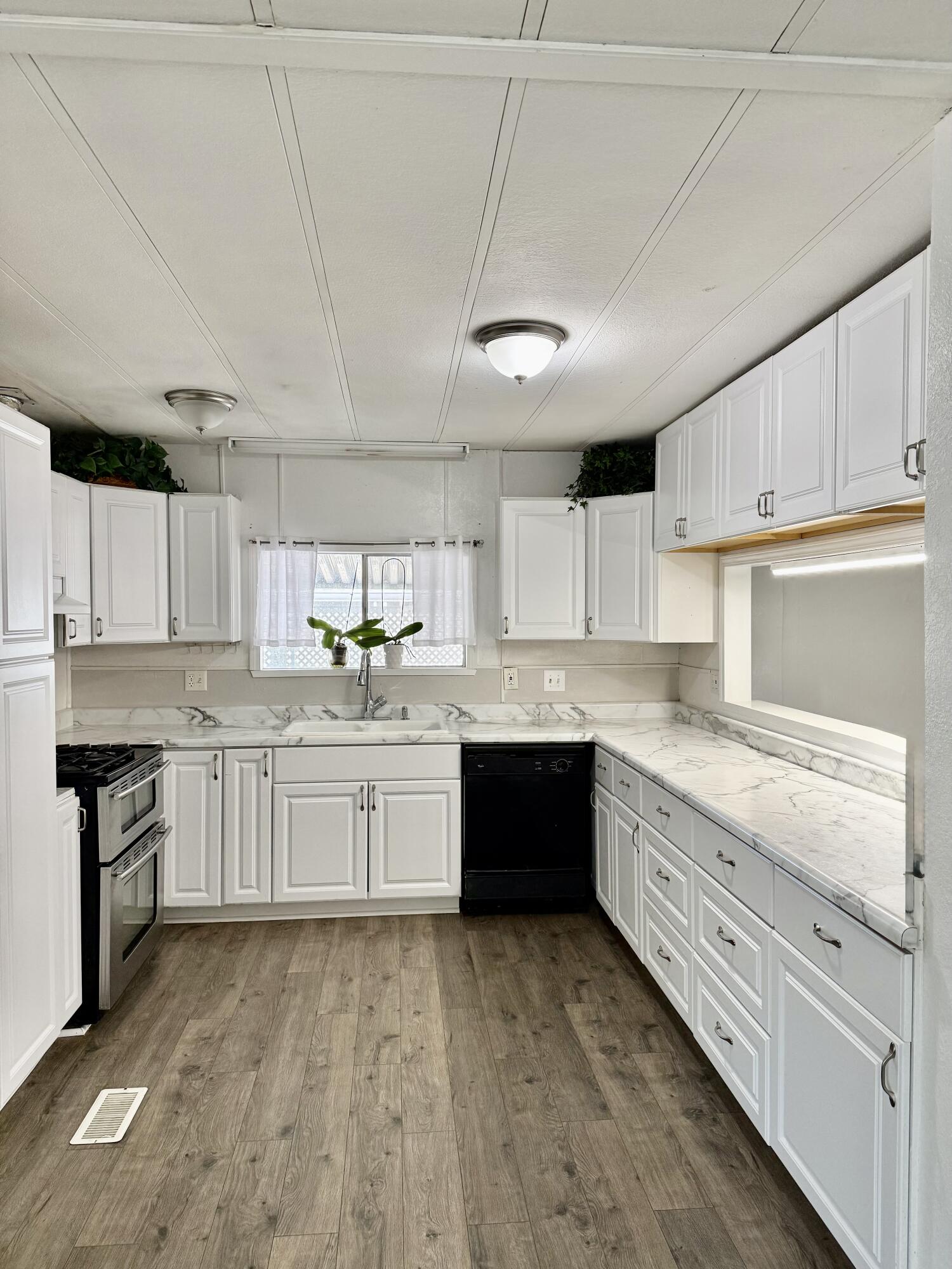 2627 W Midvalley Ave, Visalia, CA 93277