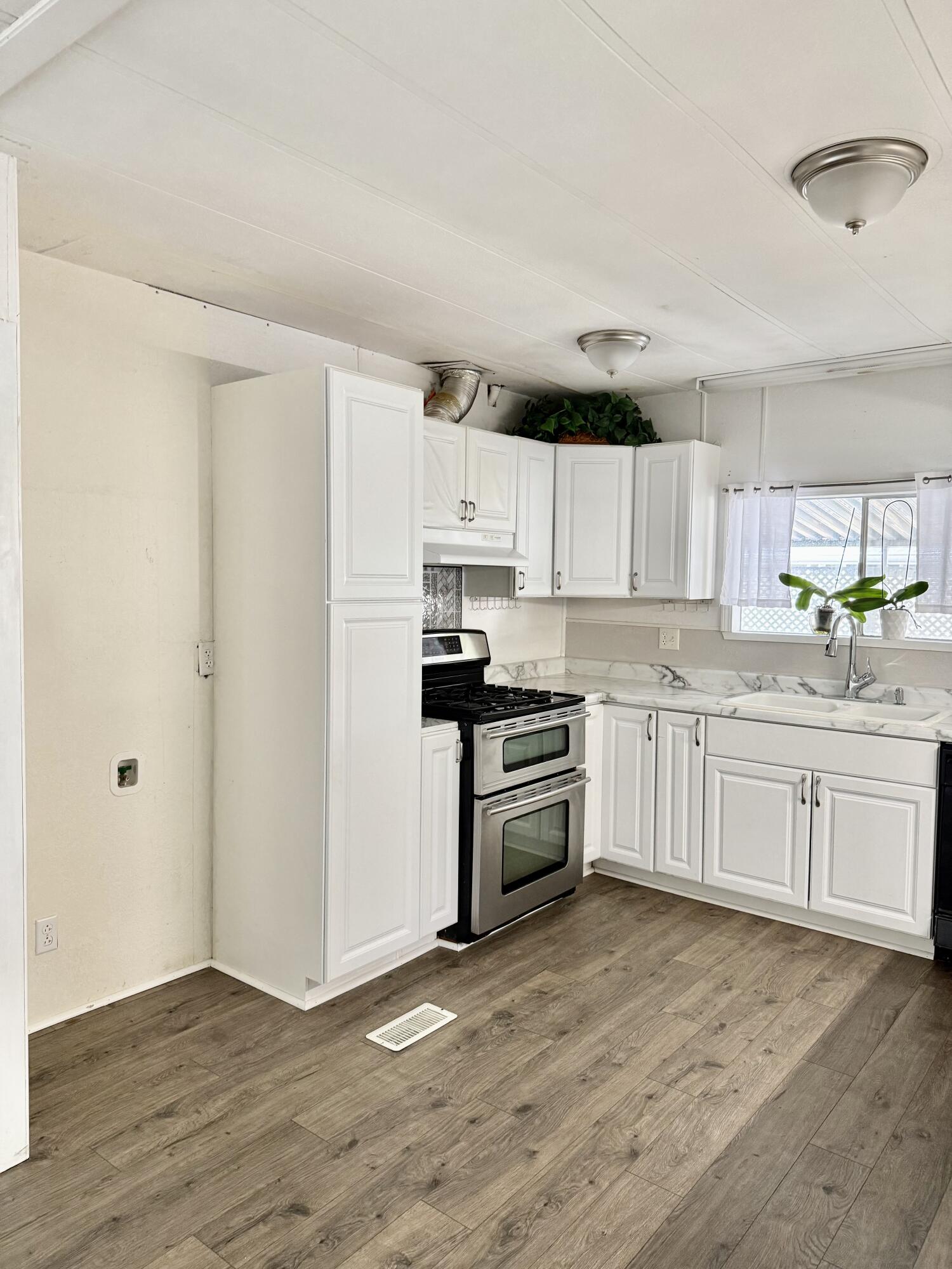 2627 W Midvalley Ave, Visalia, CA 93277