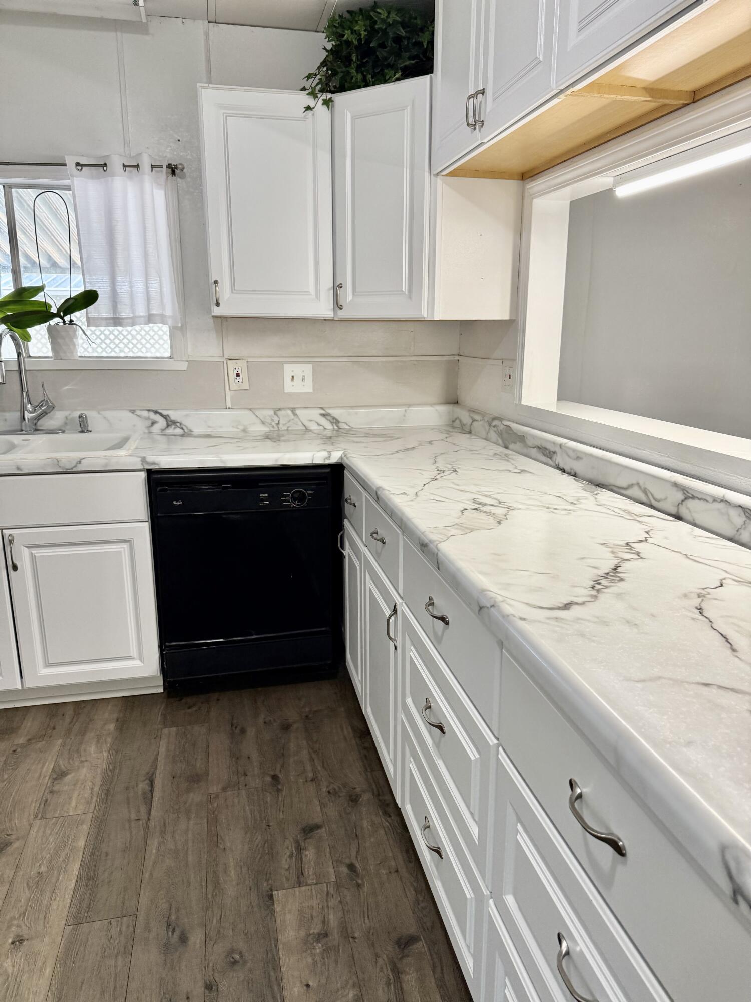 2627 W Midvalley Ave, Visalia, CA 93277