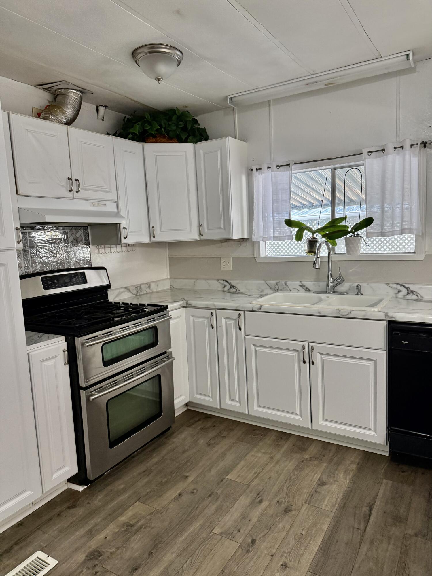 2627 W Midvalley Ave, Visalia, CA 93277