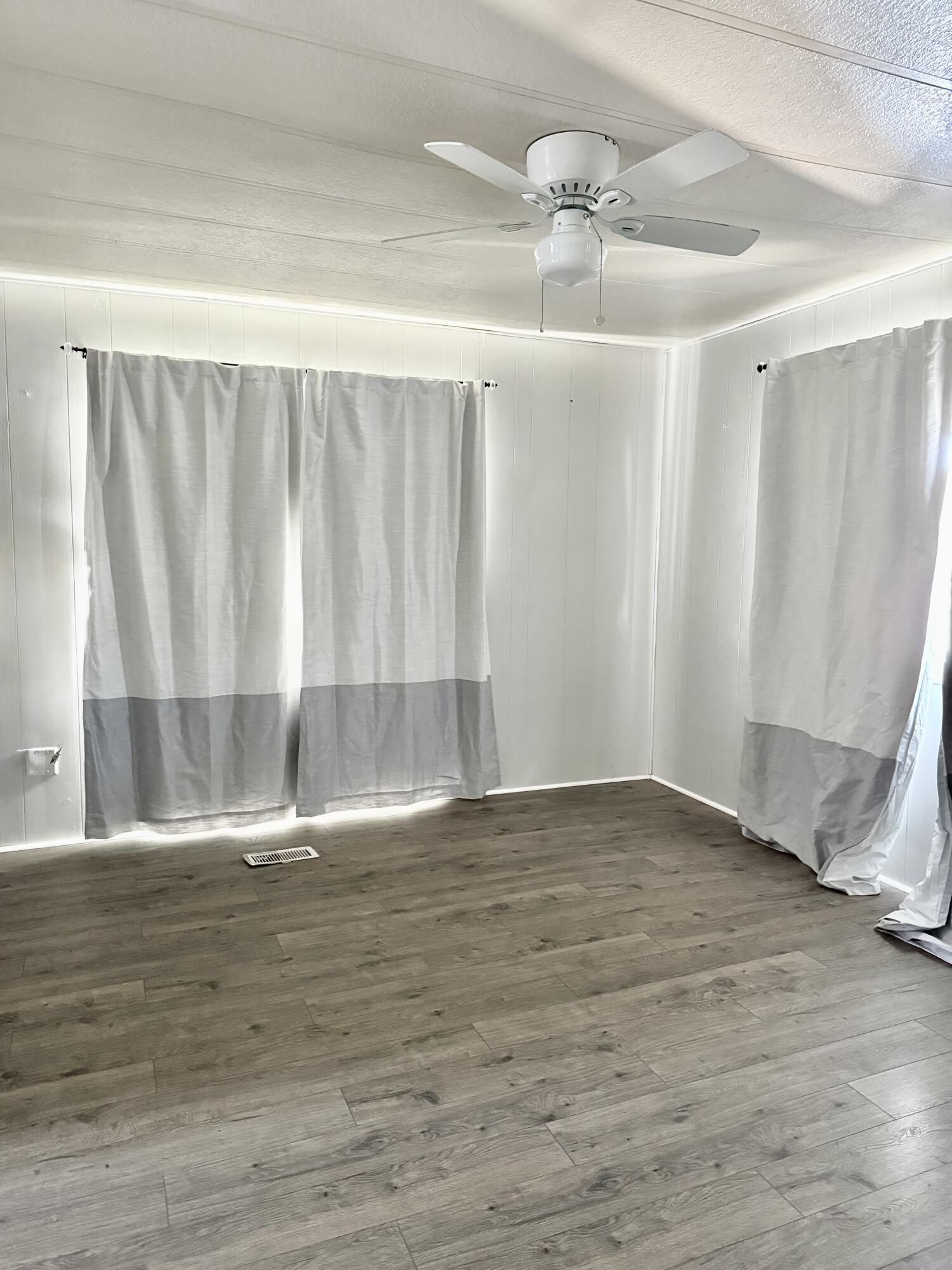 2627 W Midvalley Ave, Visalia, CA 93277