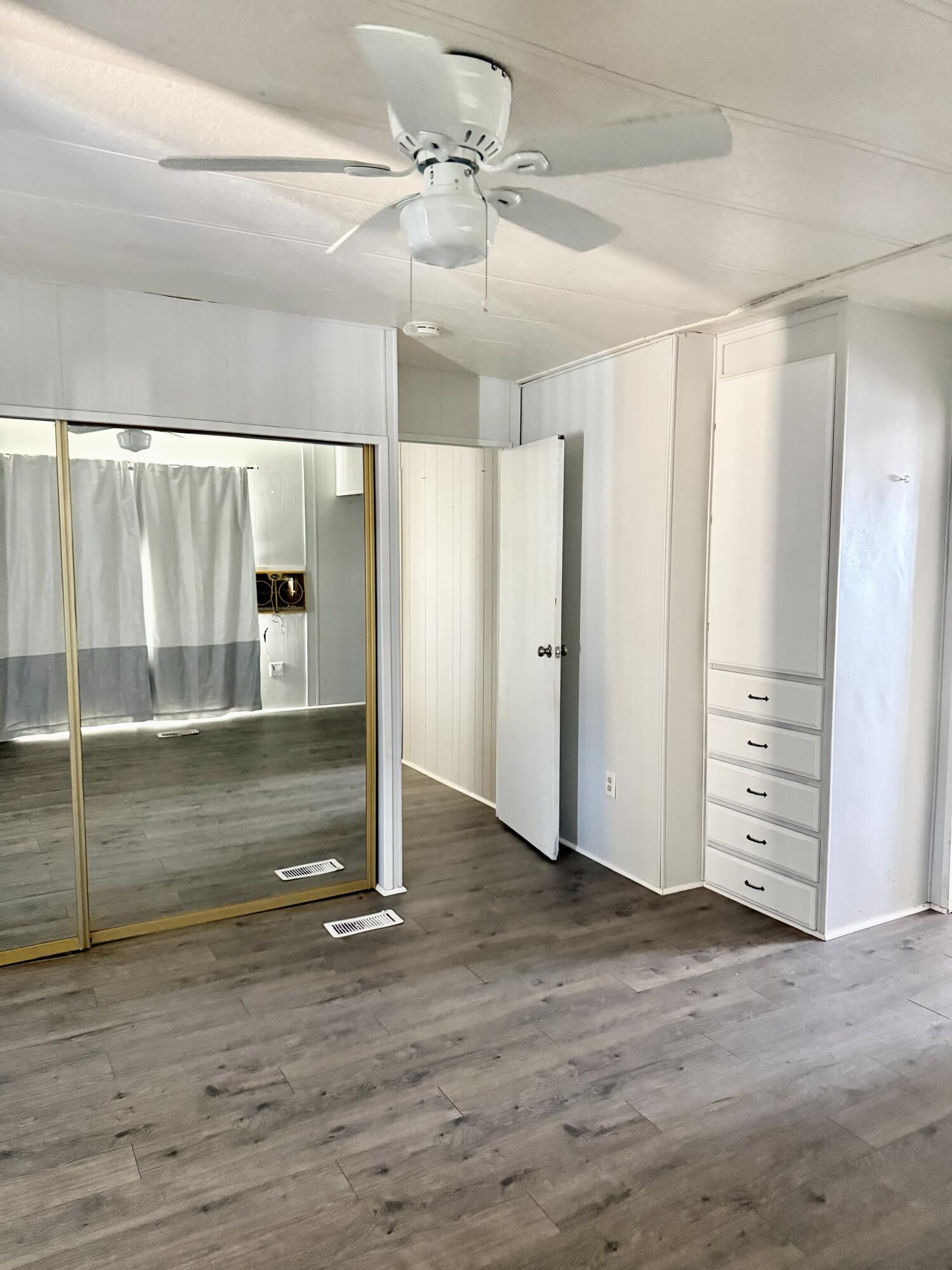 2627 W Midvalley Ave, Visalia, CA 93277