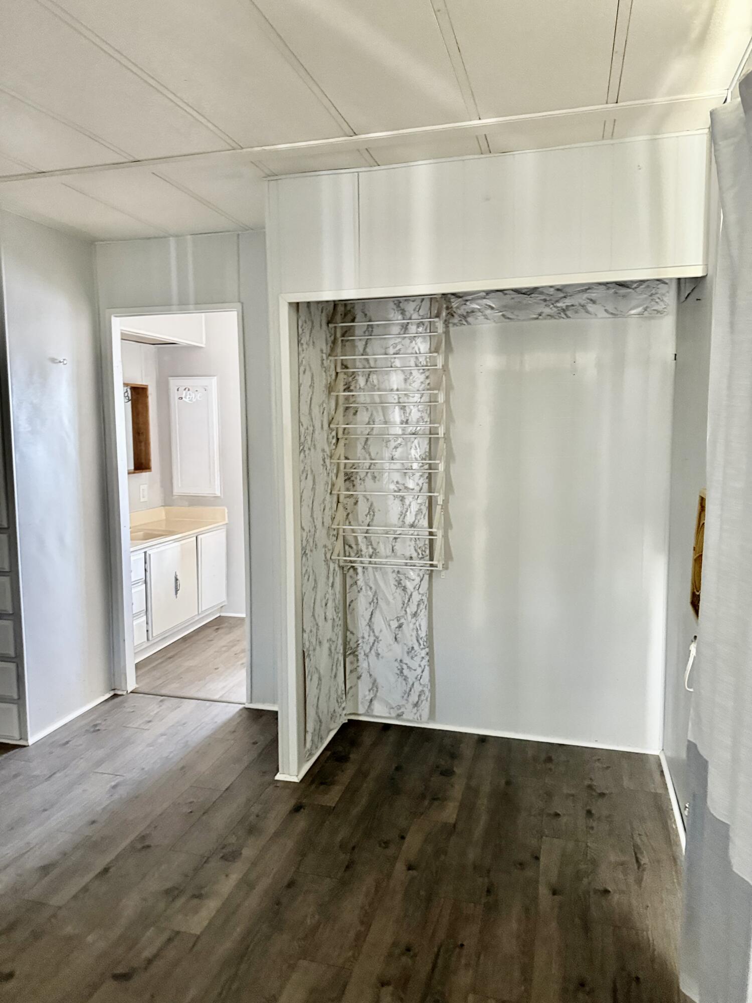 2627 W Midvalley Ave, Visalia, CA 93277